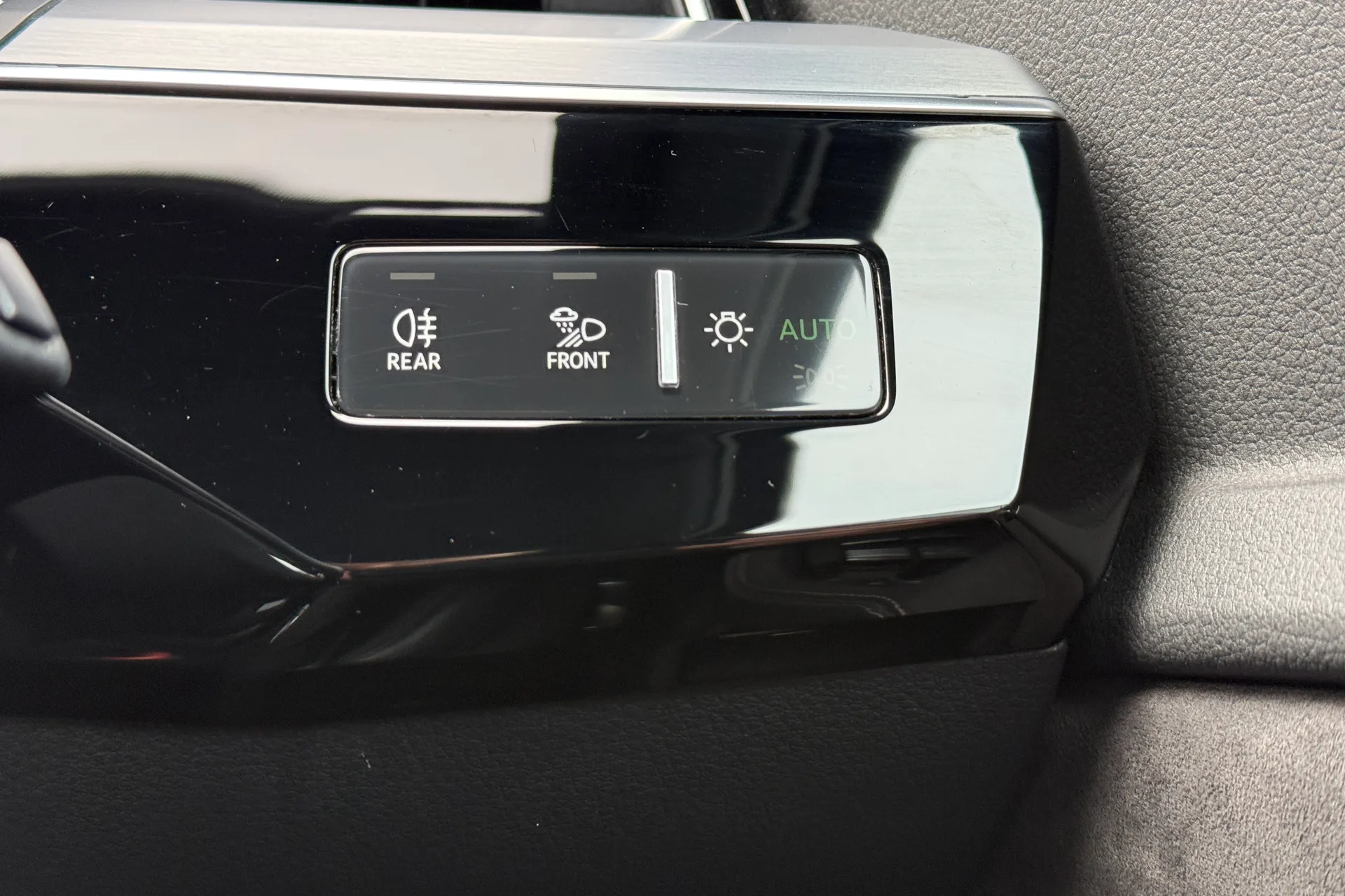 Audi e-tron thumbnail image number 18