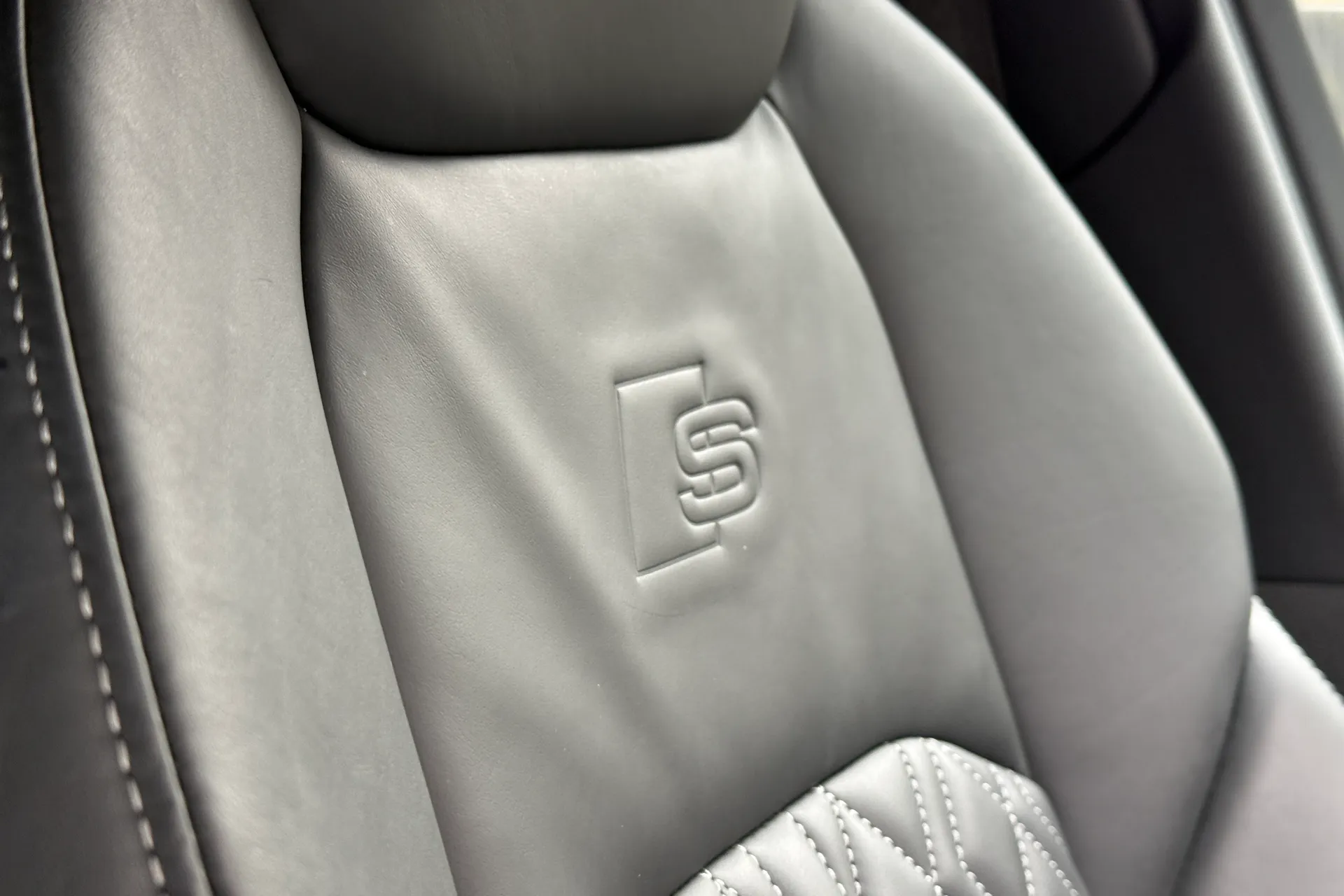 Audi e-tron thumbnail image number 21