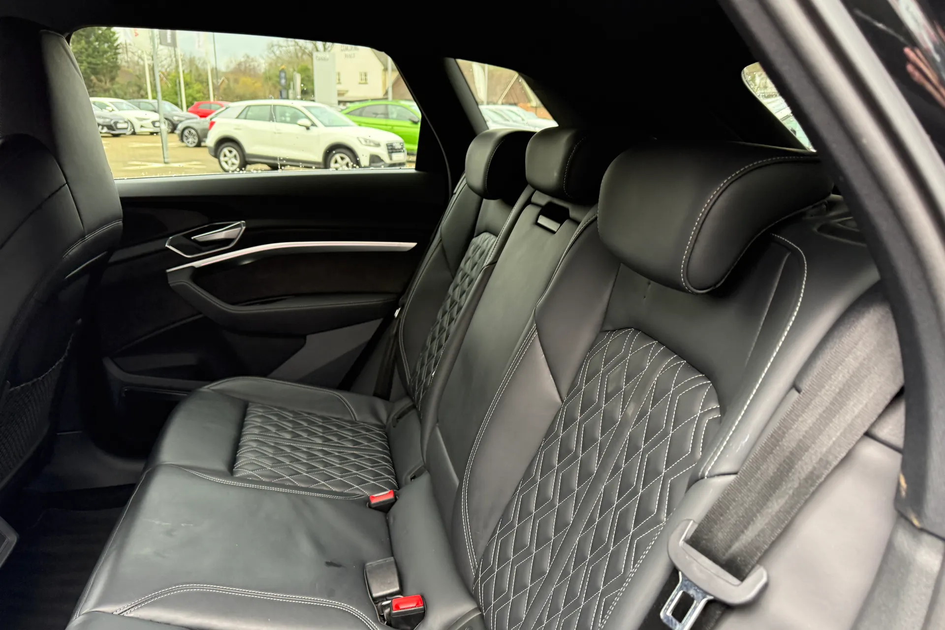 Audi e-tron thumbnail image number 47