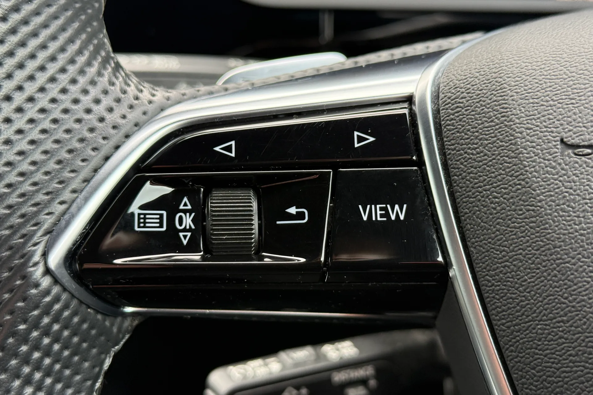 Audi e-tron thumbnail image number 13