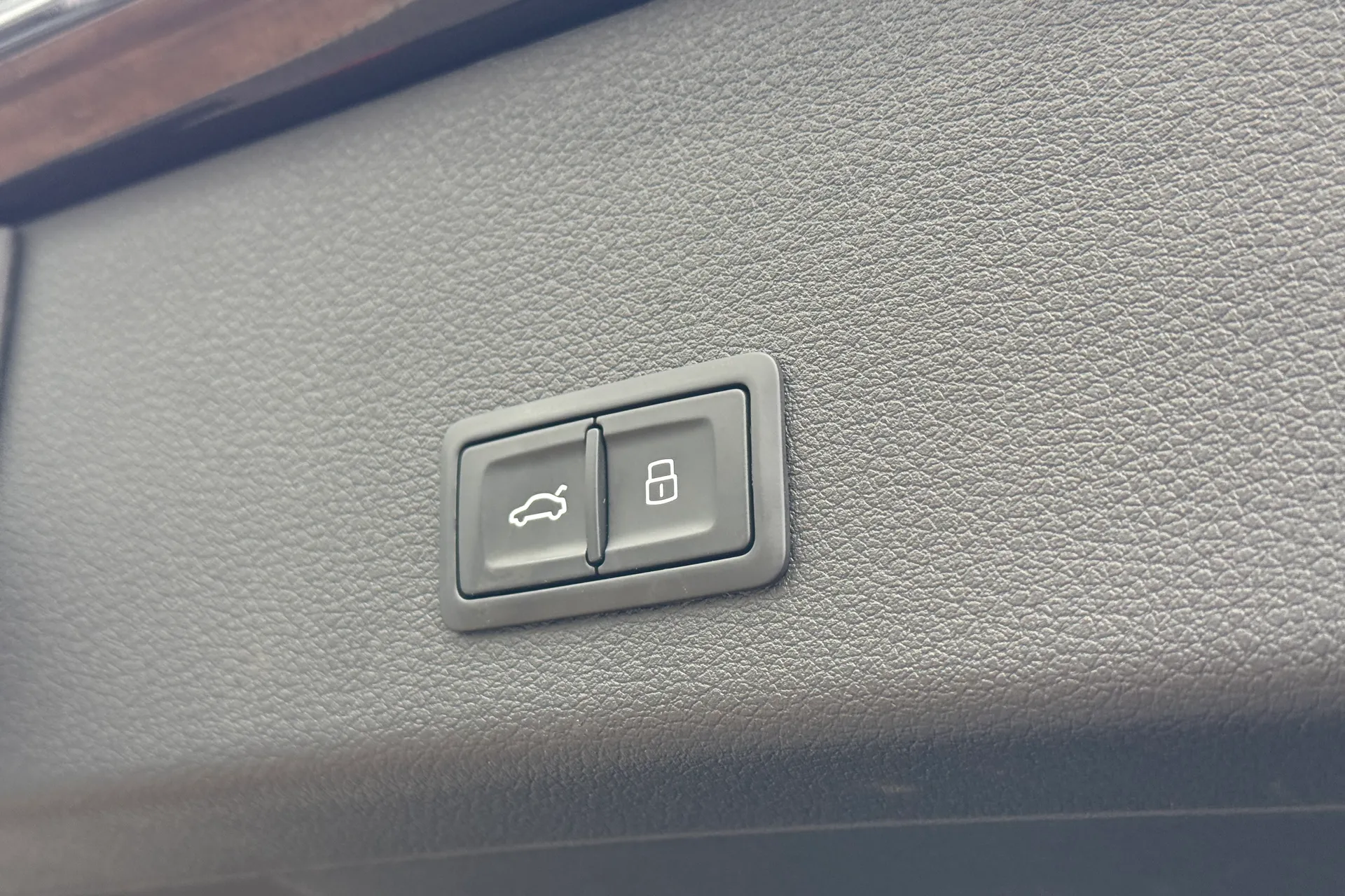 Audi e-tron thumbnail image number 42