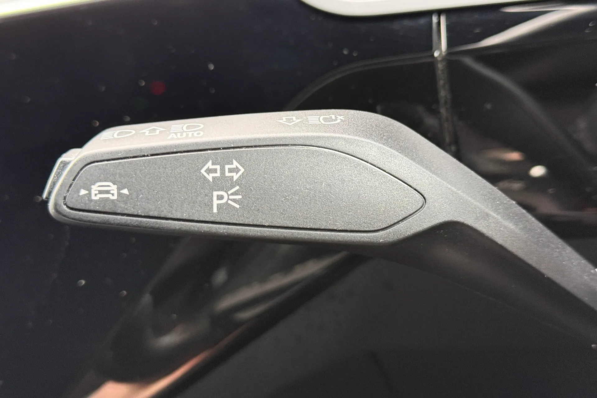 Audi e-tron thumbnail image number 16