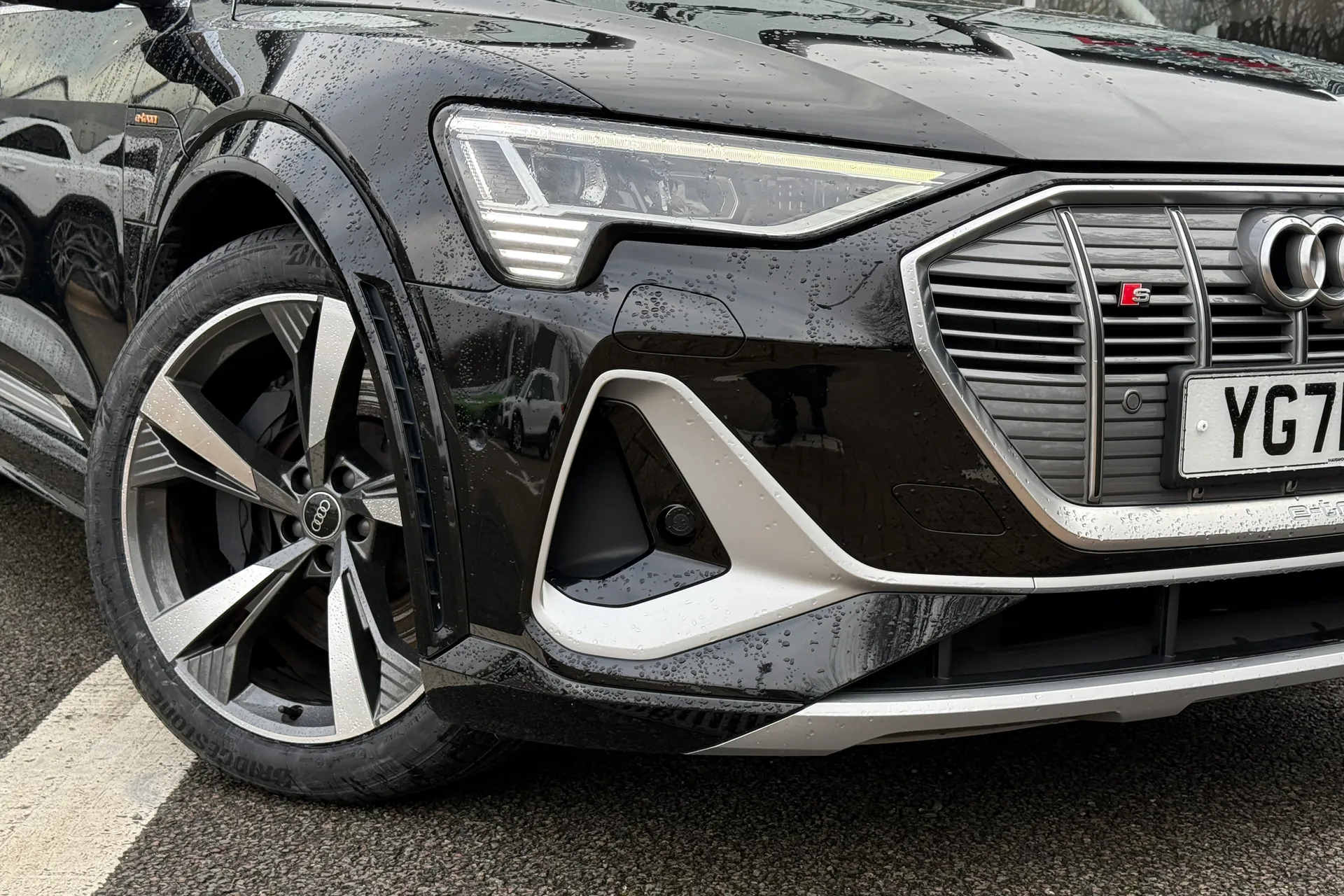 Audi e-tron thumbnail image number 7