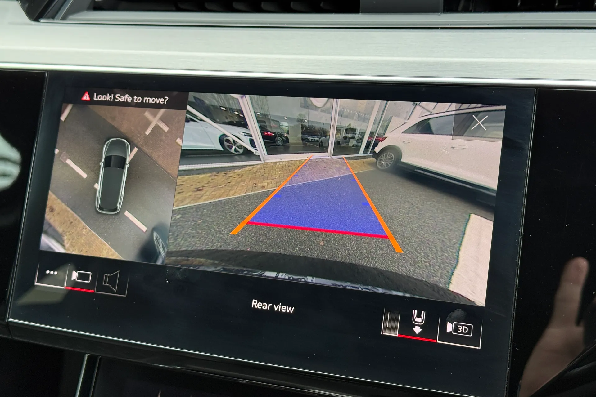 Audi e-tron thumbnail image number 4