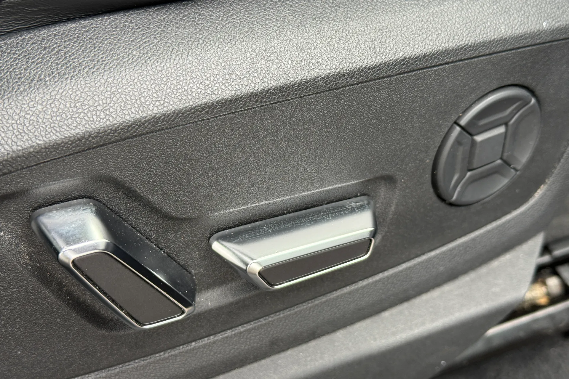 Audi e-tron thumbnail image number 26