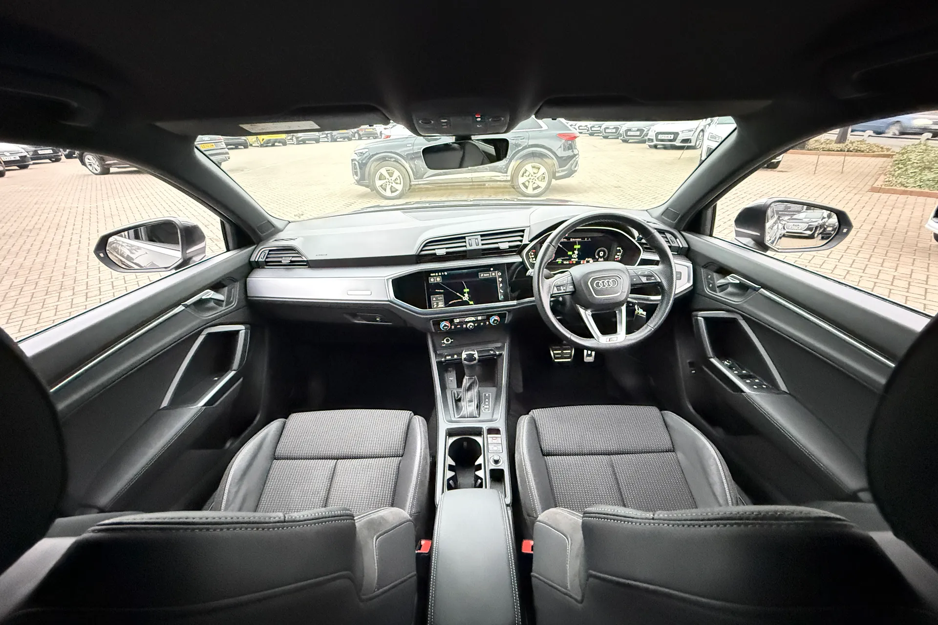 Audi Q3 thumbnail image number 3