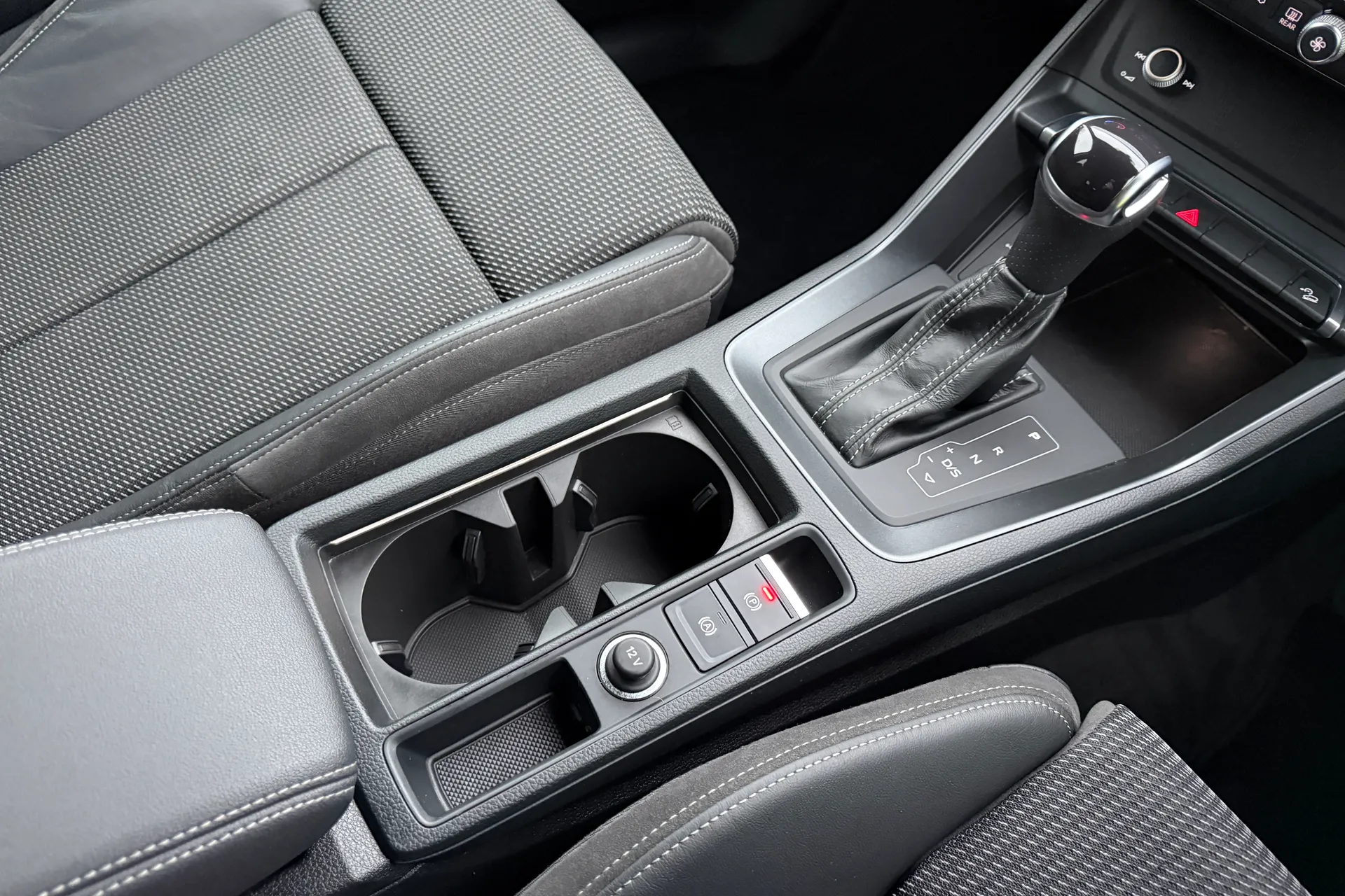 Audi Q3 thumbnail image number 36