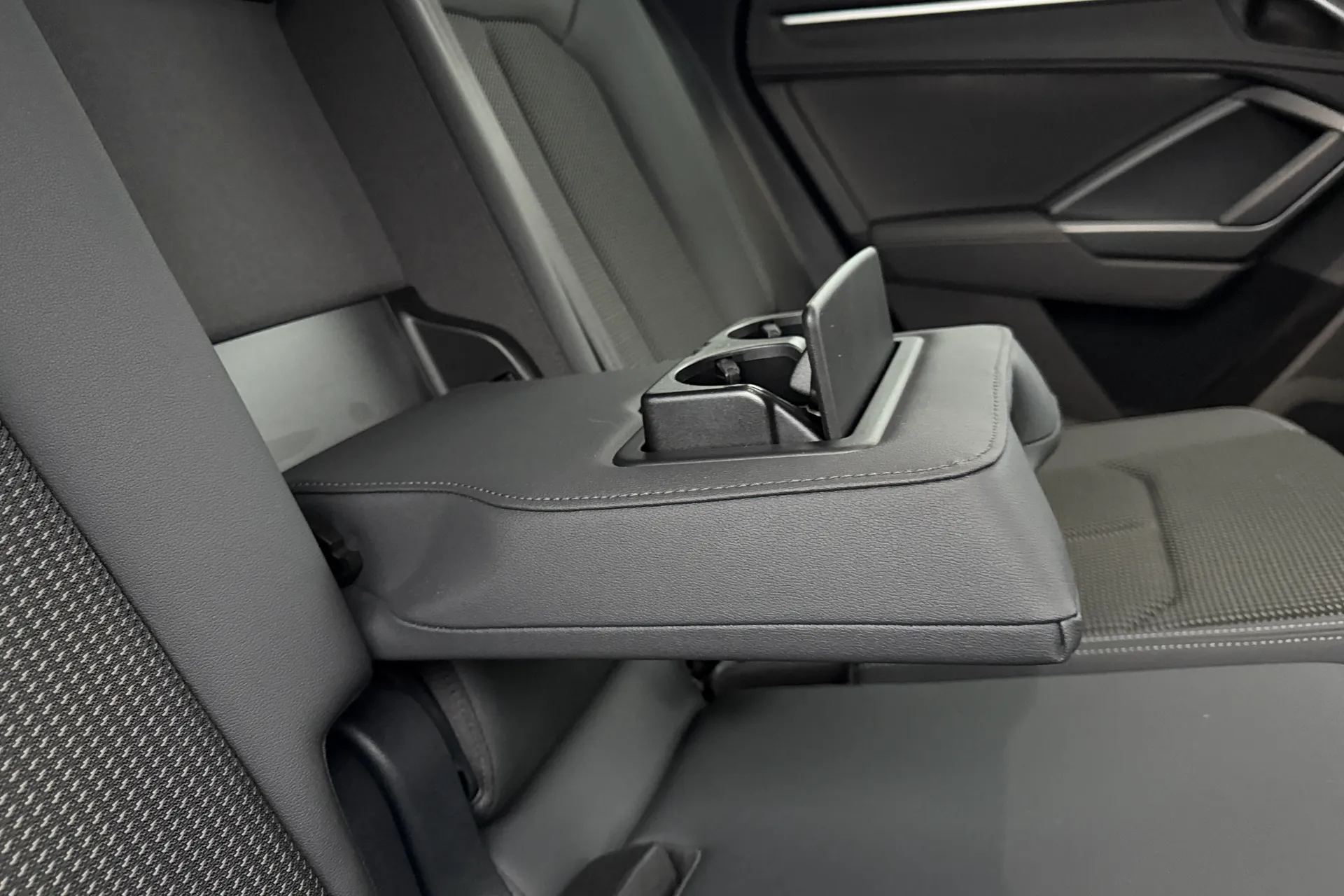 Audi Q3 thumbnail image number 41