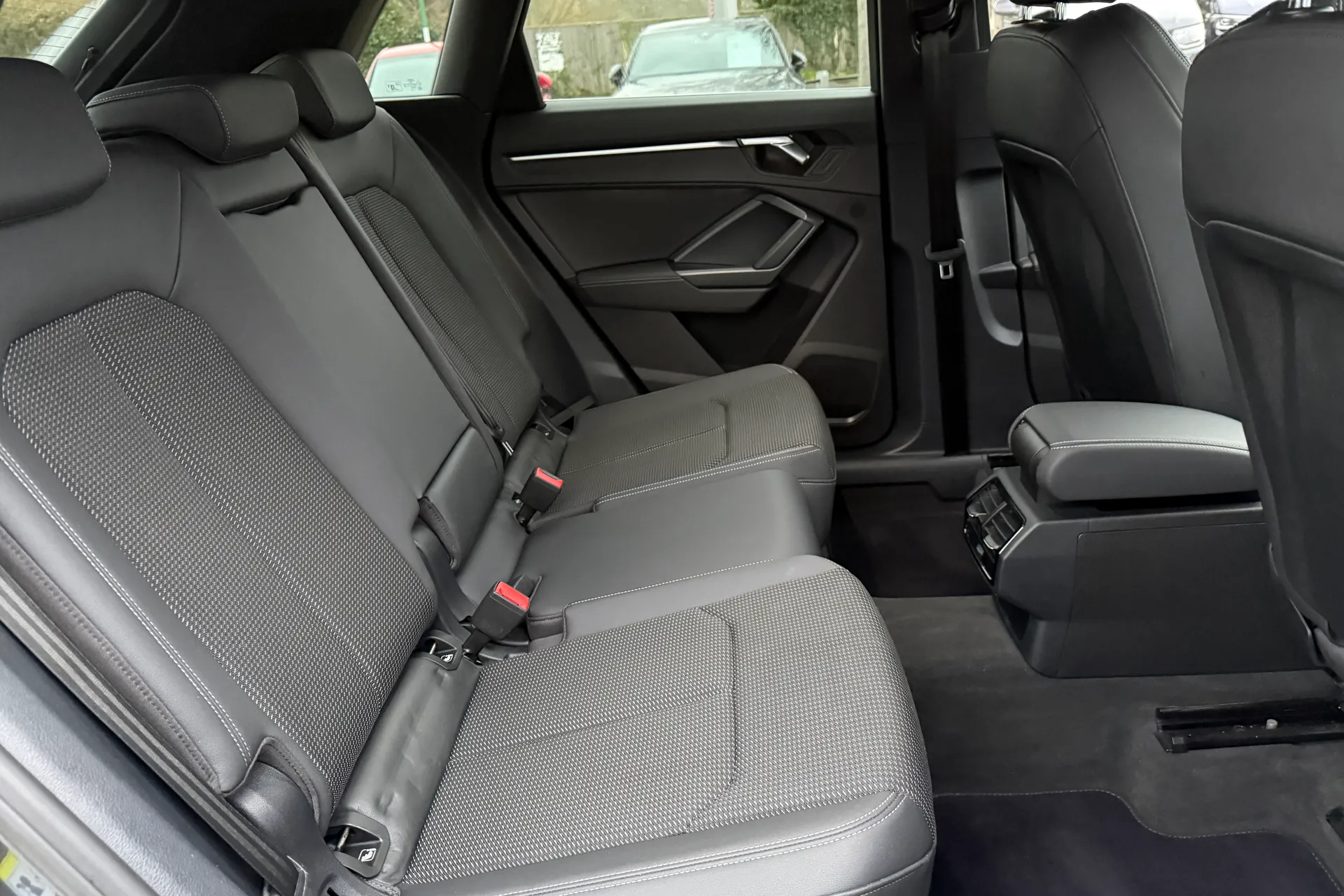 Audi Q3 thumbnail image number 40