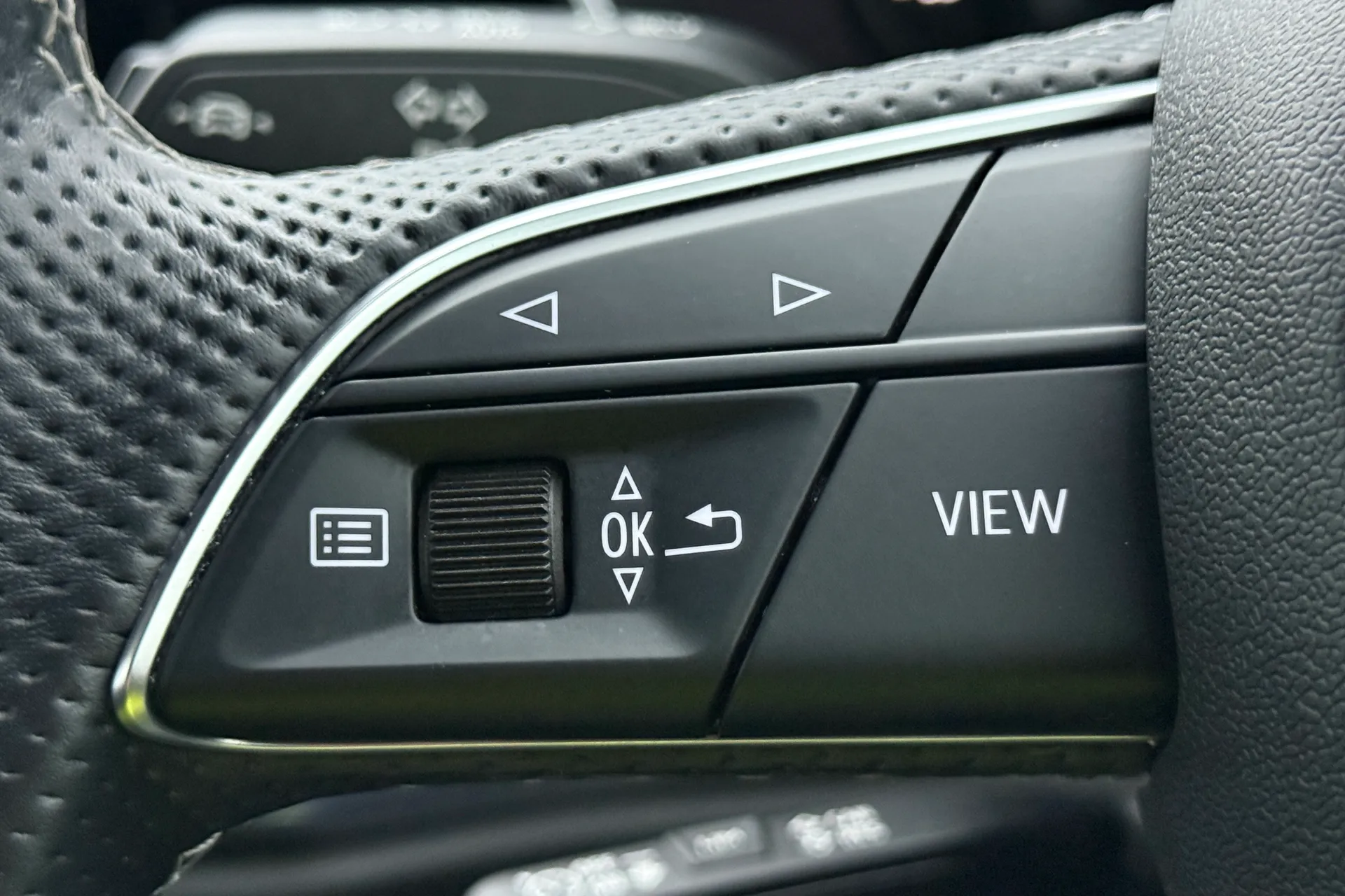 Audi Q3 thumbnail image number 17