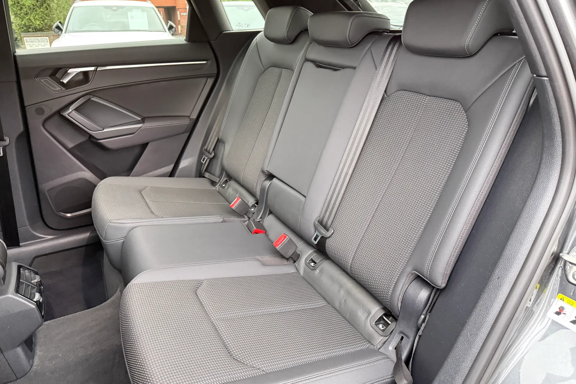 Audi Q3 thumbnail image number 39