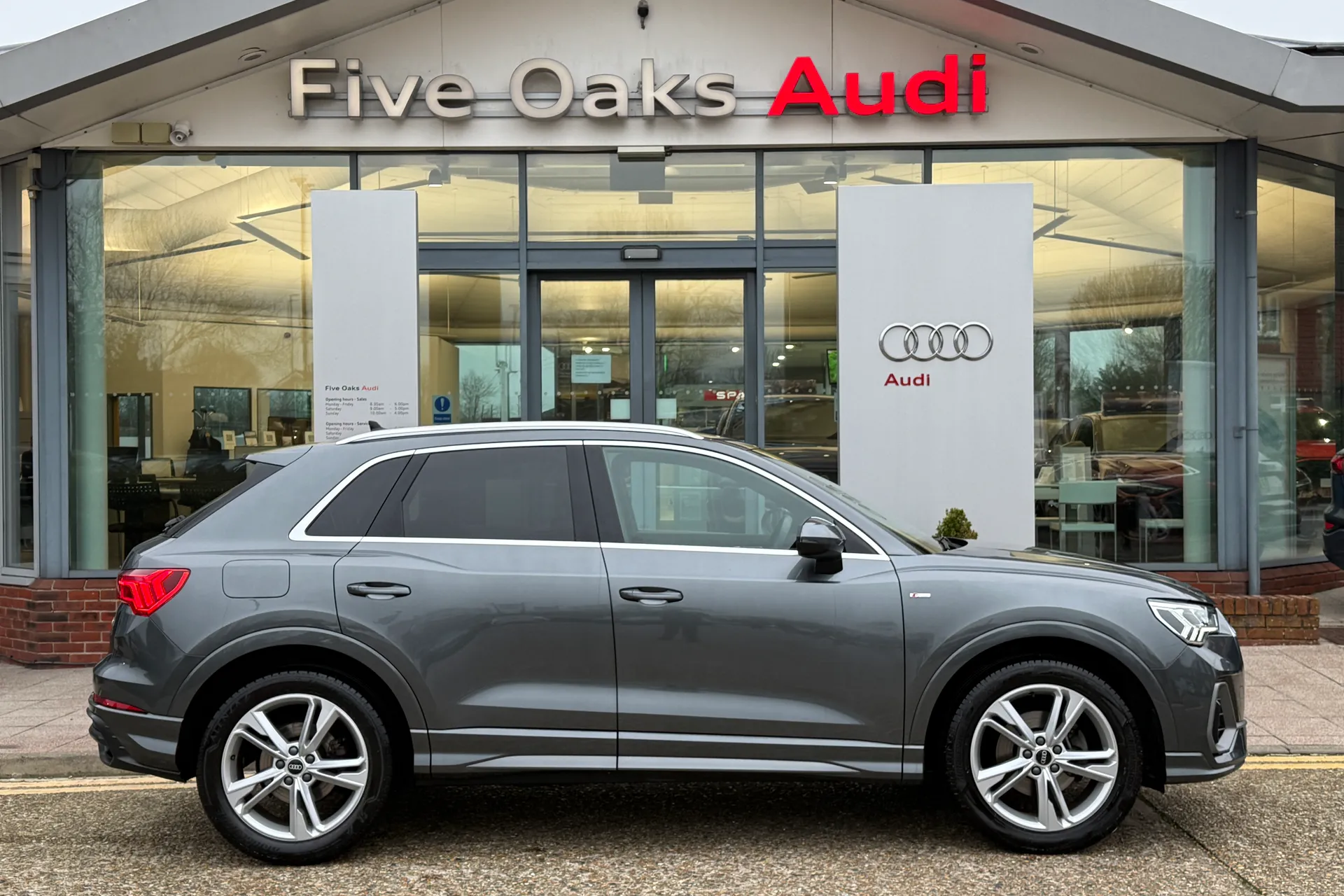 Audi Q3 thumbnail image number 2