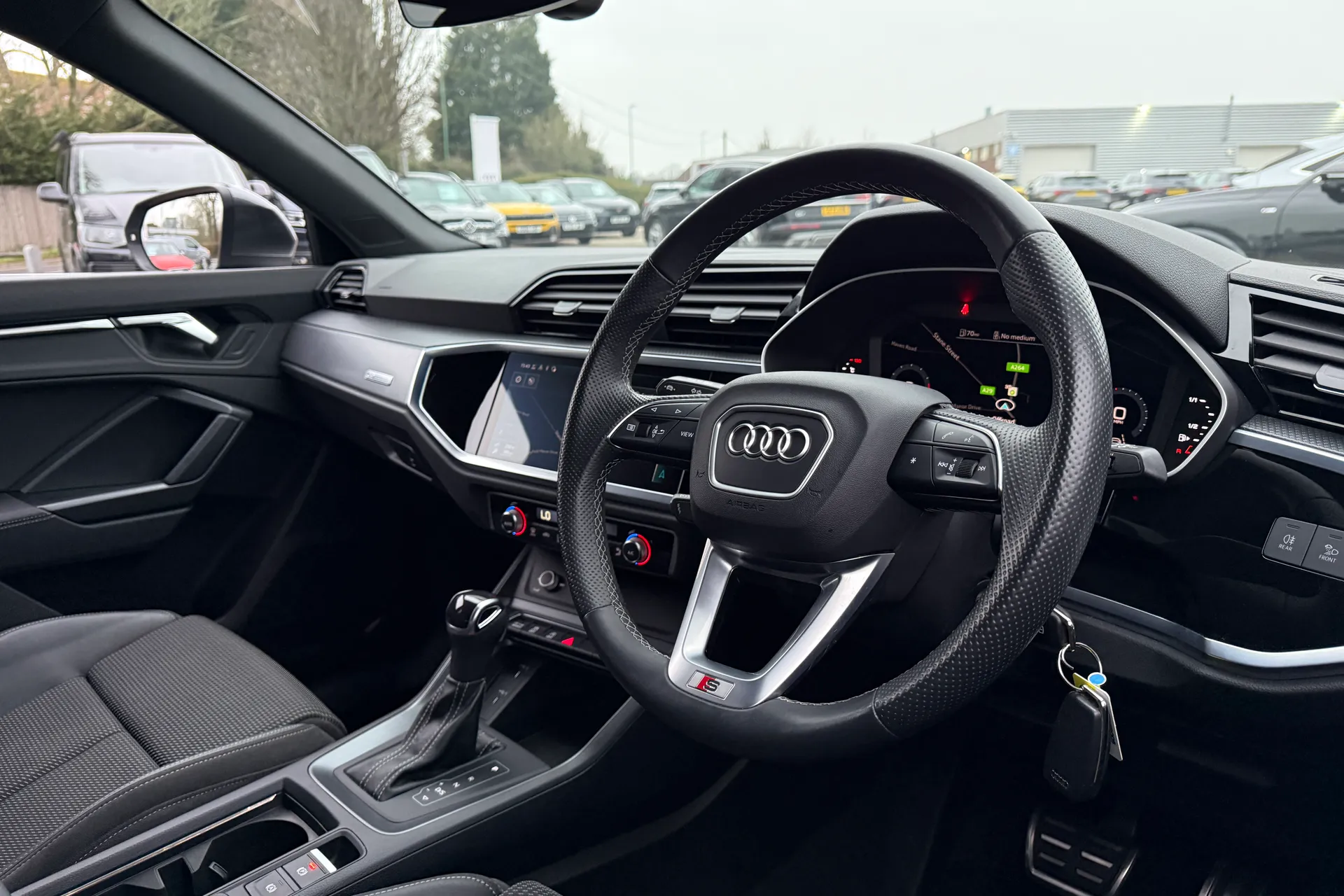 Audi Q3 thumbnail image number 24