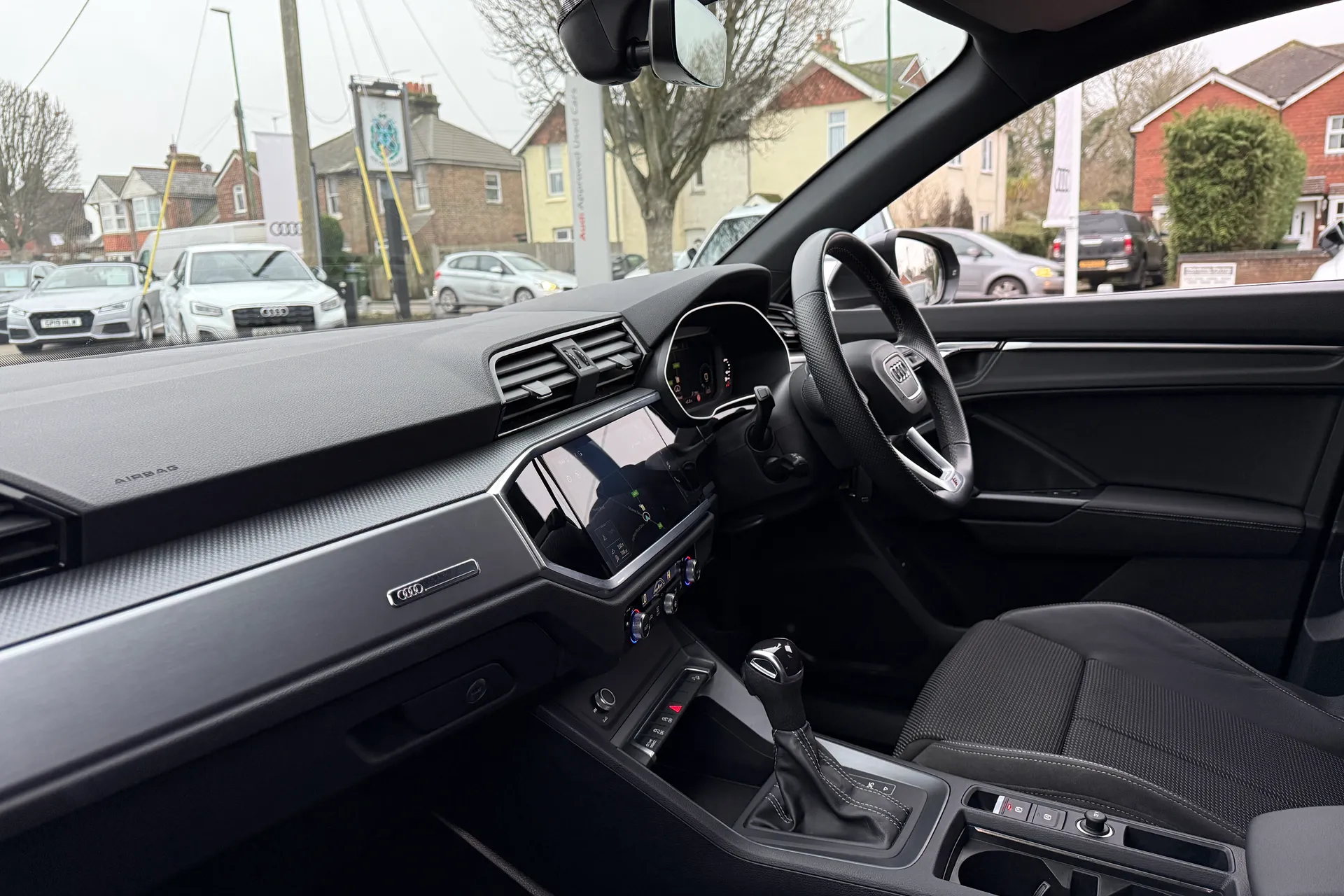 Audi Q3 thumbnail image number 25