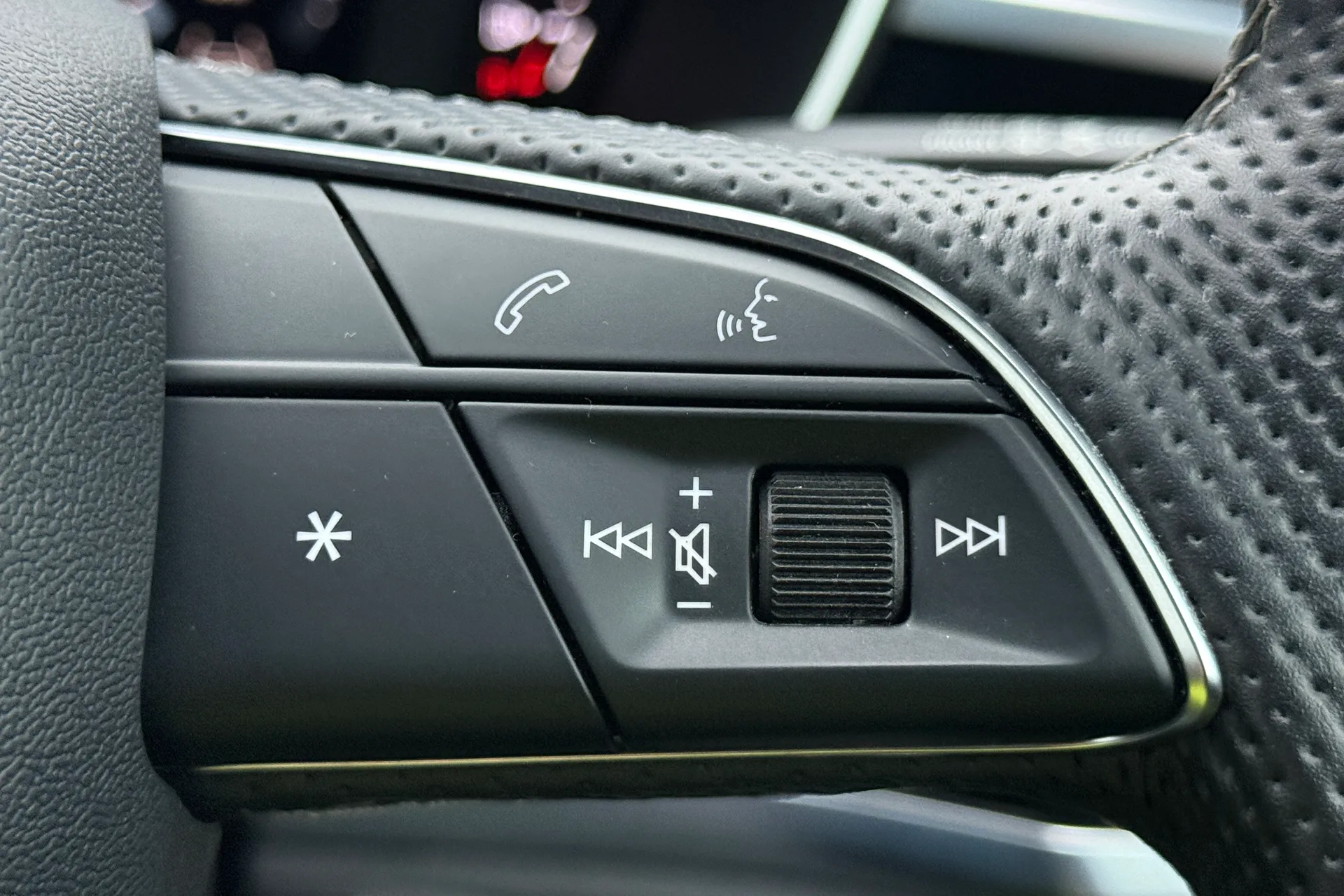 Audi Q3 thumbnail image number 18