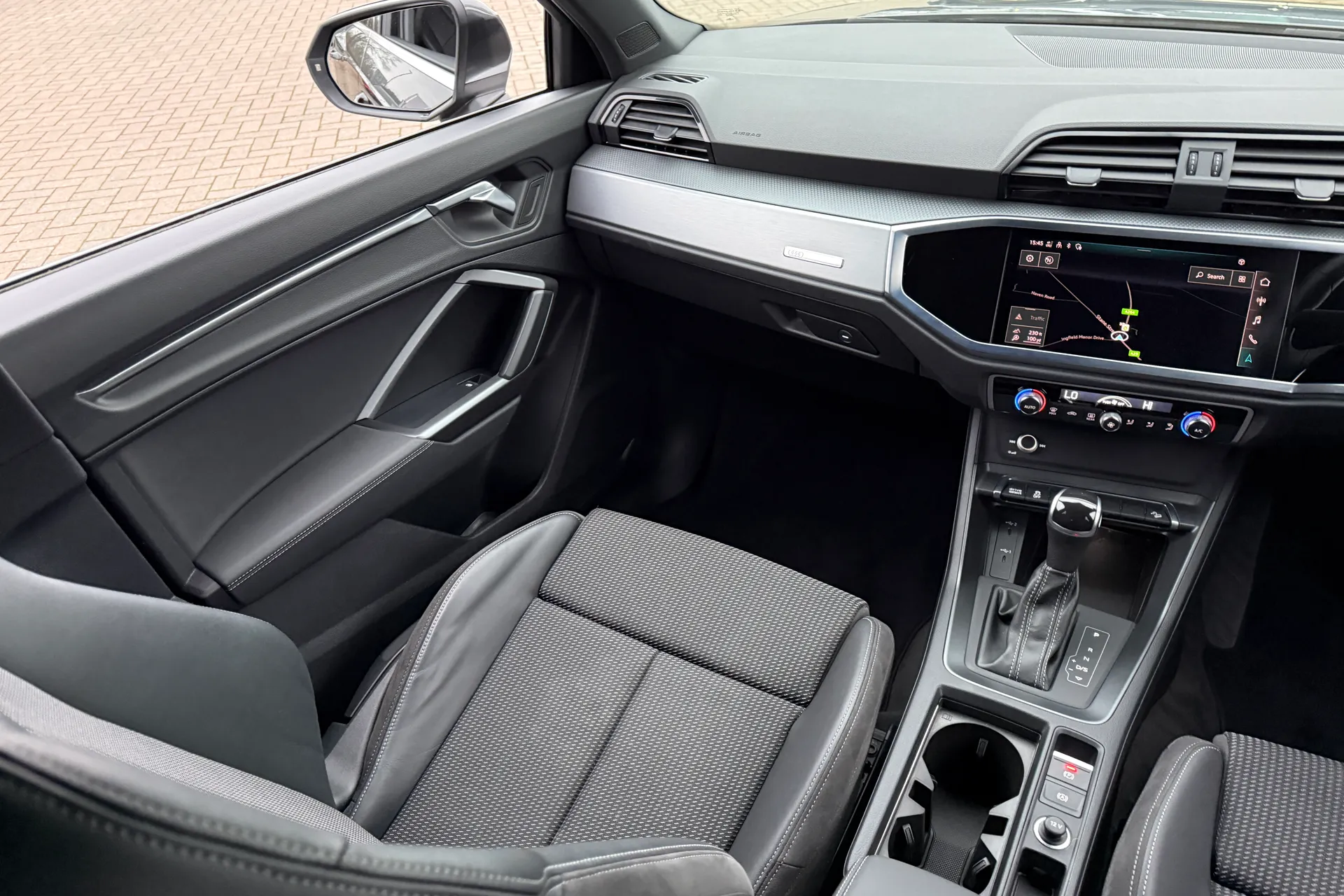 Audi Q3 thumbnail image number 35