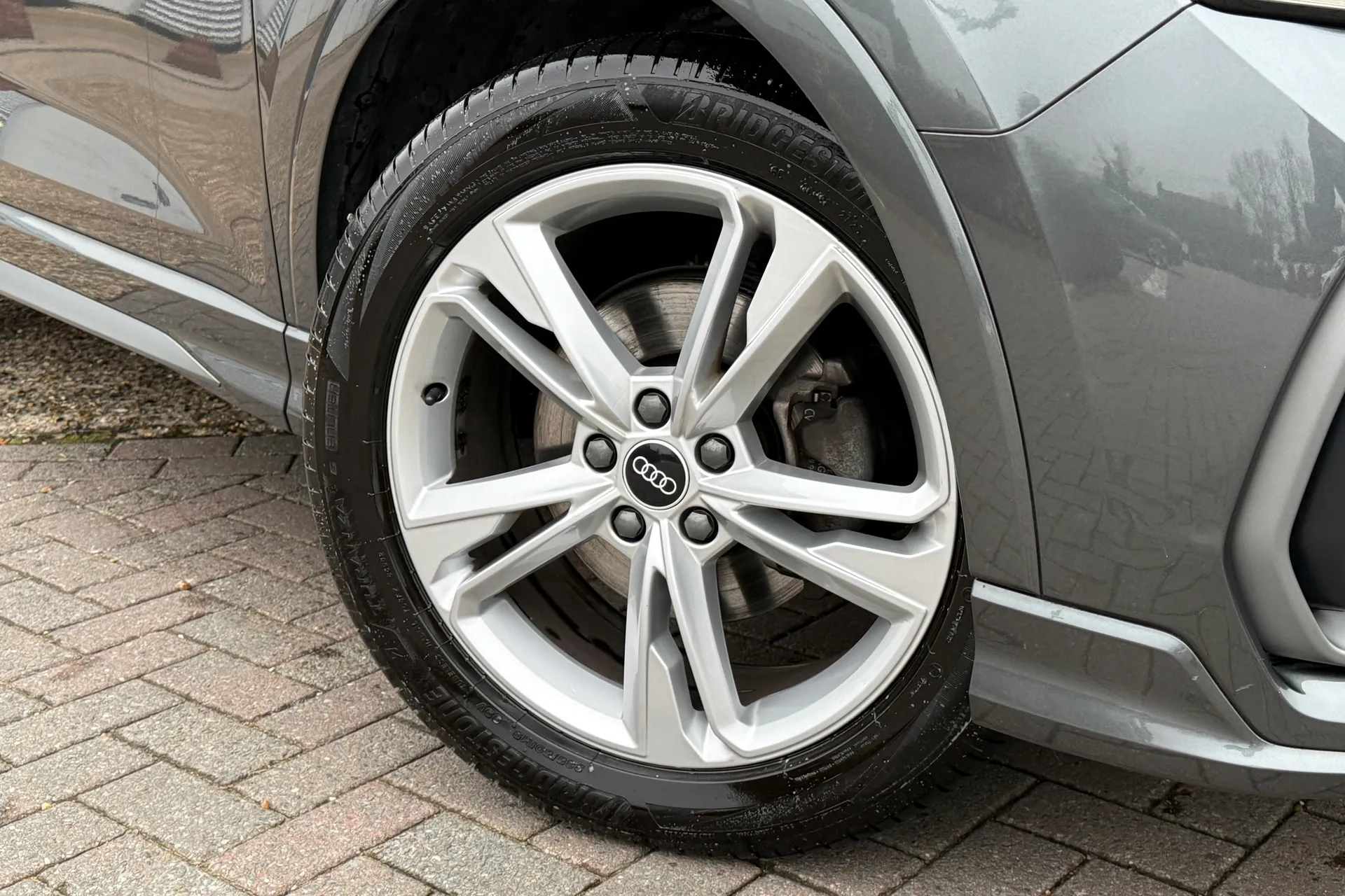 Audi Q3 thumbnail image number 6