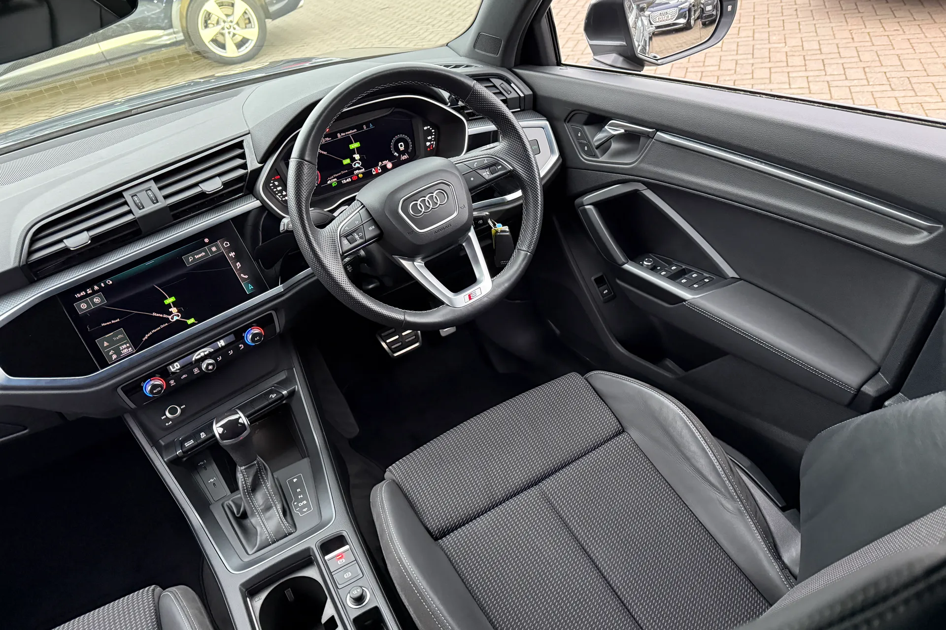 Audi Q3 thumbnail image number 38