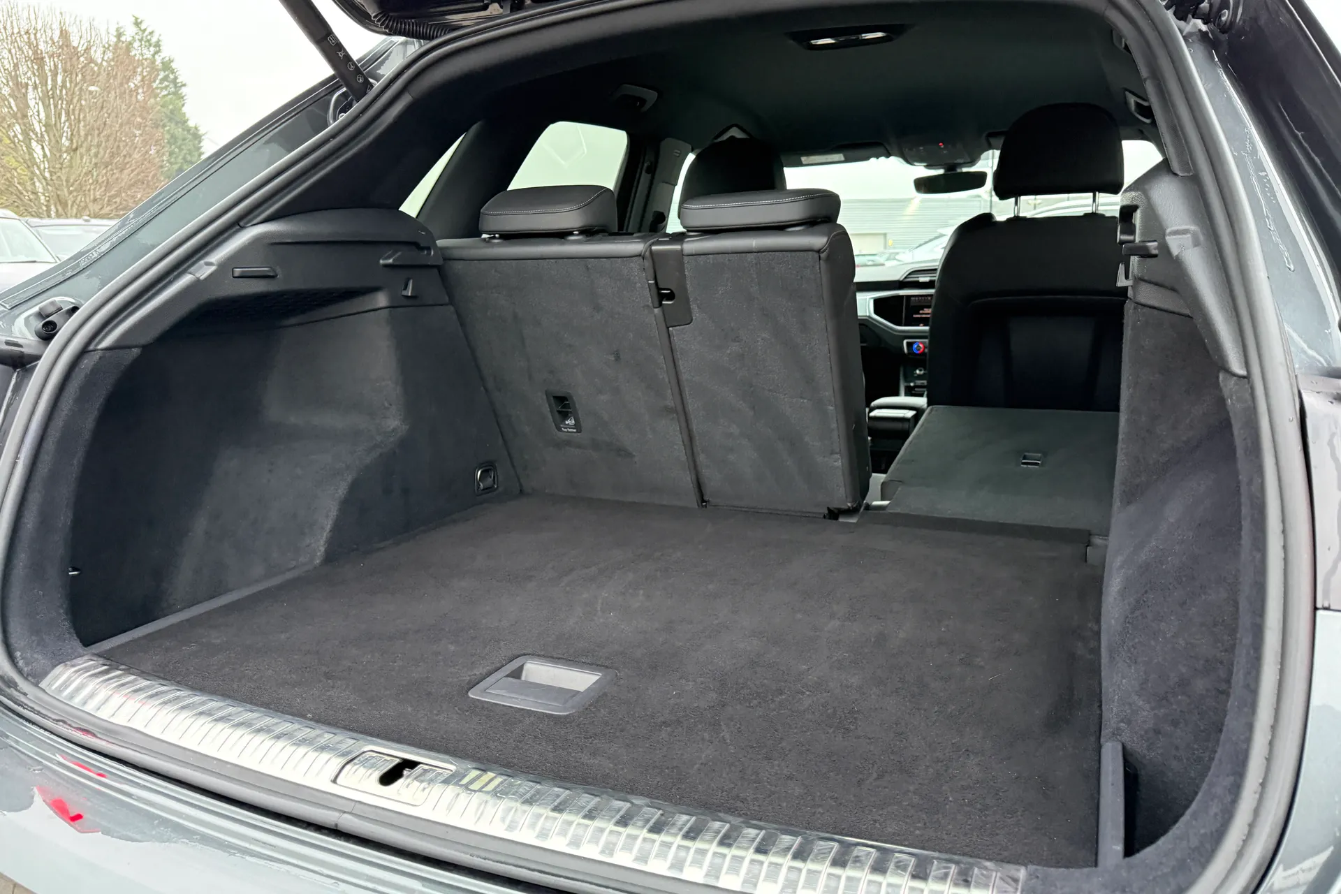 Audi Q3 thumbnail image number 32