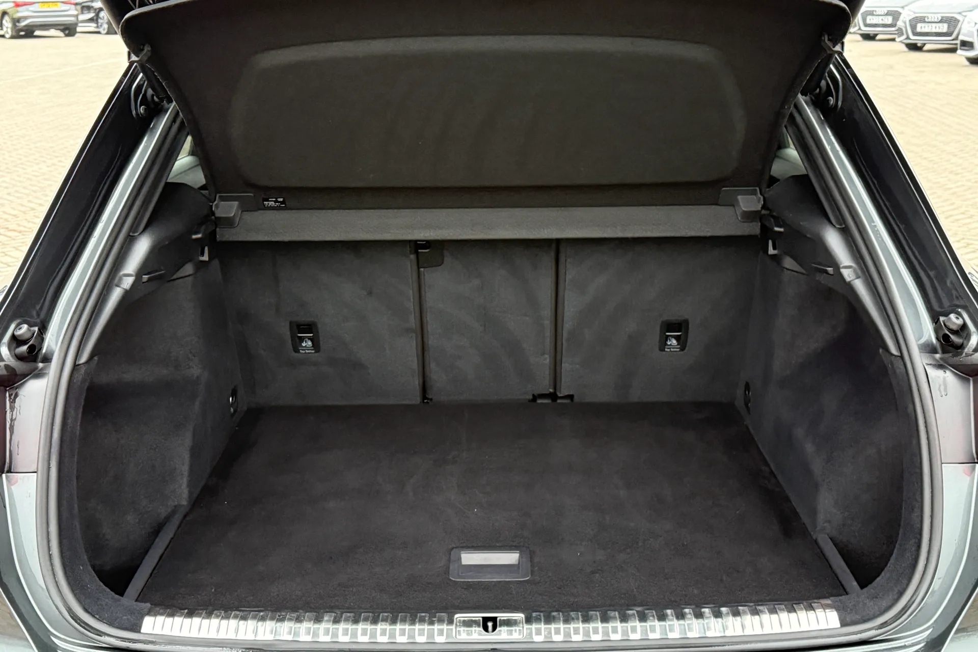 Audi Q3 thumbnail image number 31