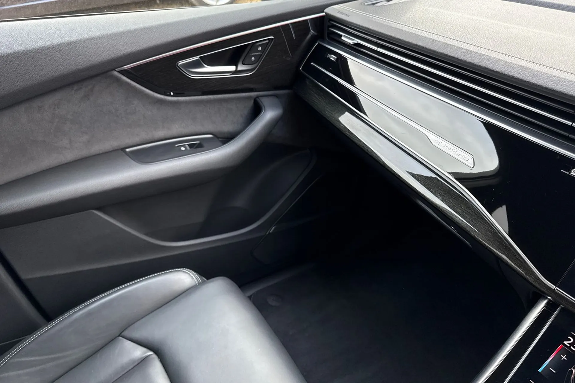 Audi Q7 thumbnail image number 46