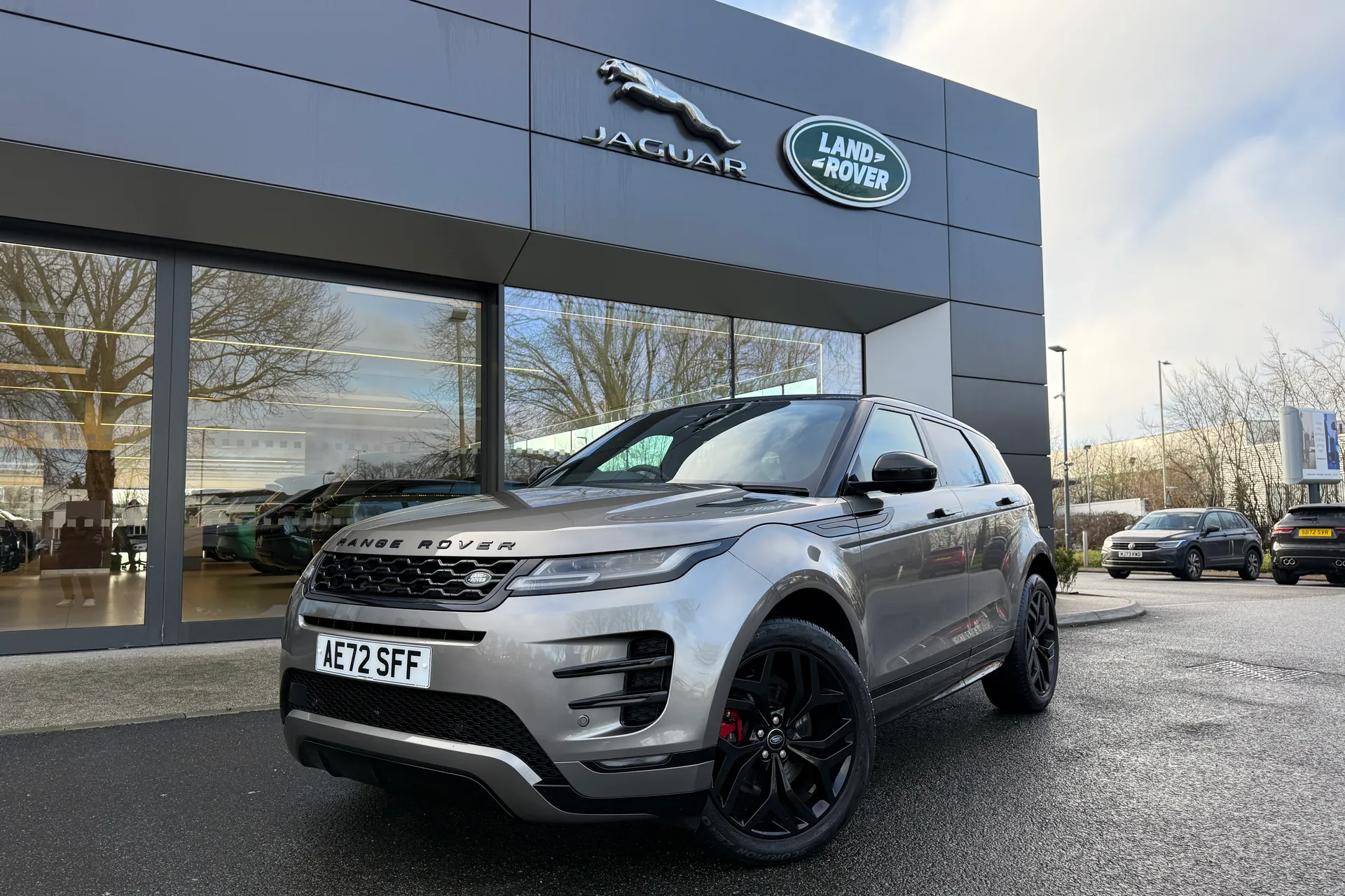 LAND ROVER RANGE ROVER EVOQUE focused image