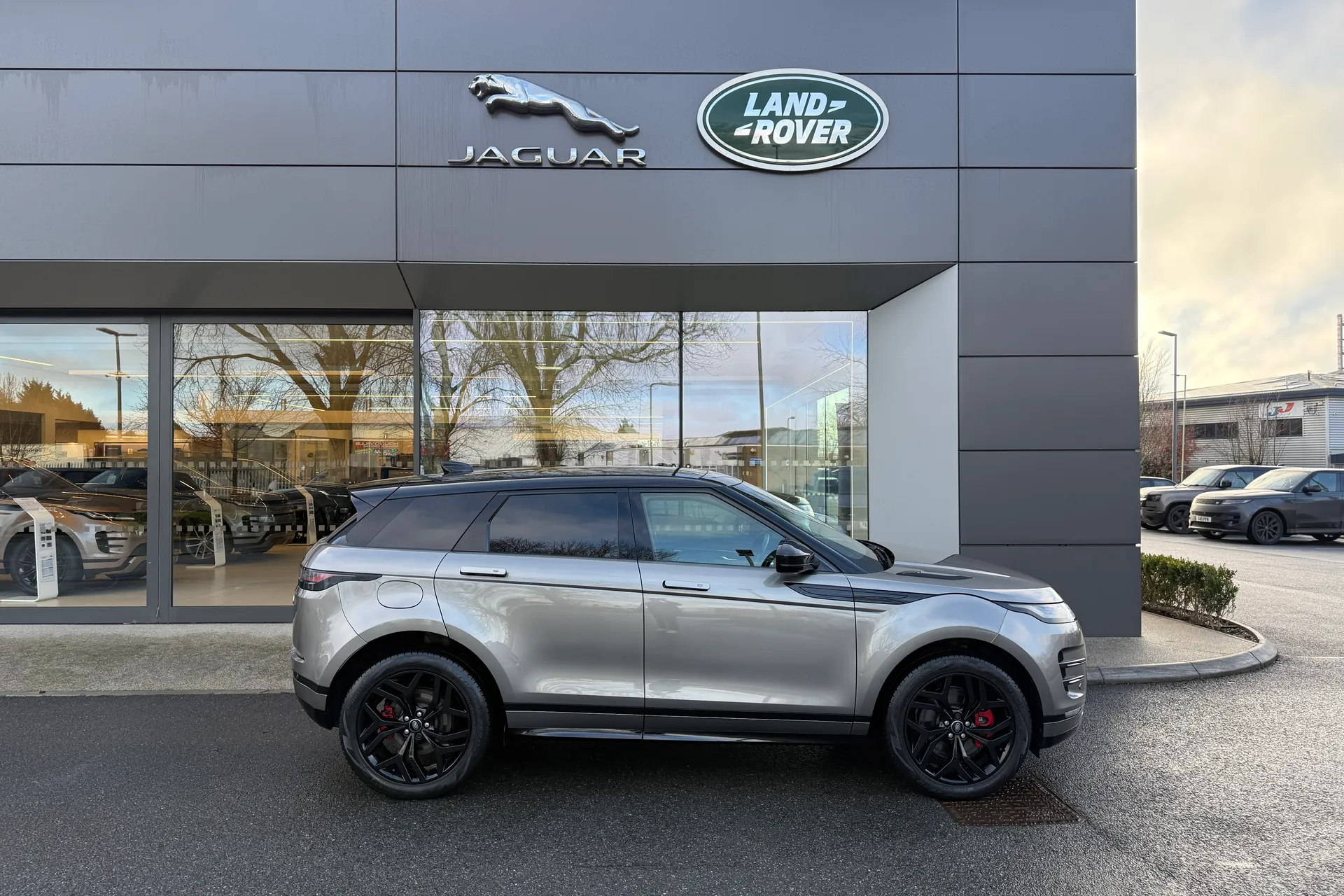 LAND ROVER RANGE ROVER EVOQUE thumbnail image number 2
