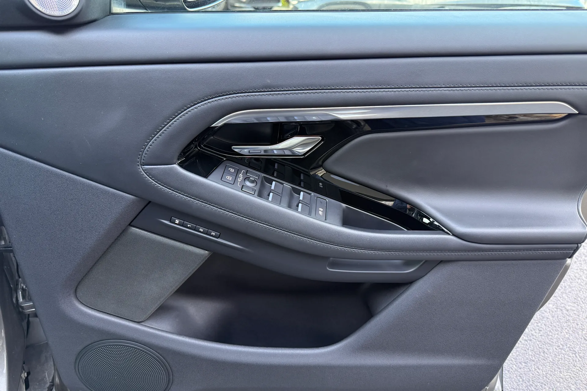 LAND ROVER RANGE ROVER EVOQUE thumbnail image number 50