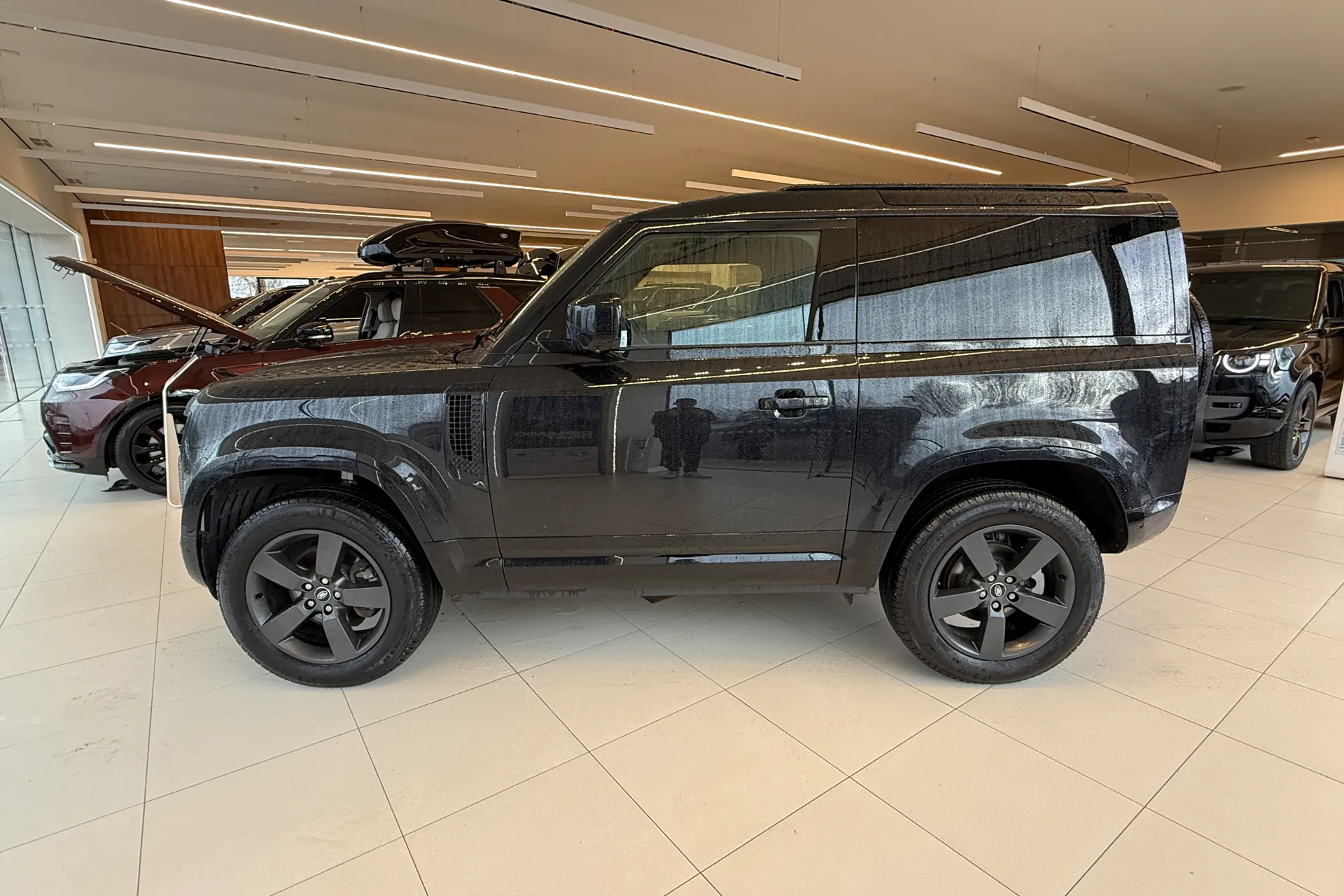 LAND ROVER DEFENDER thumbnail image number 2