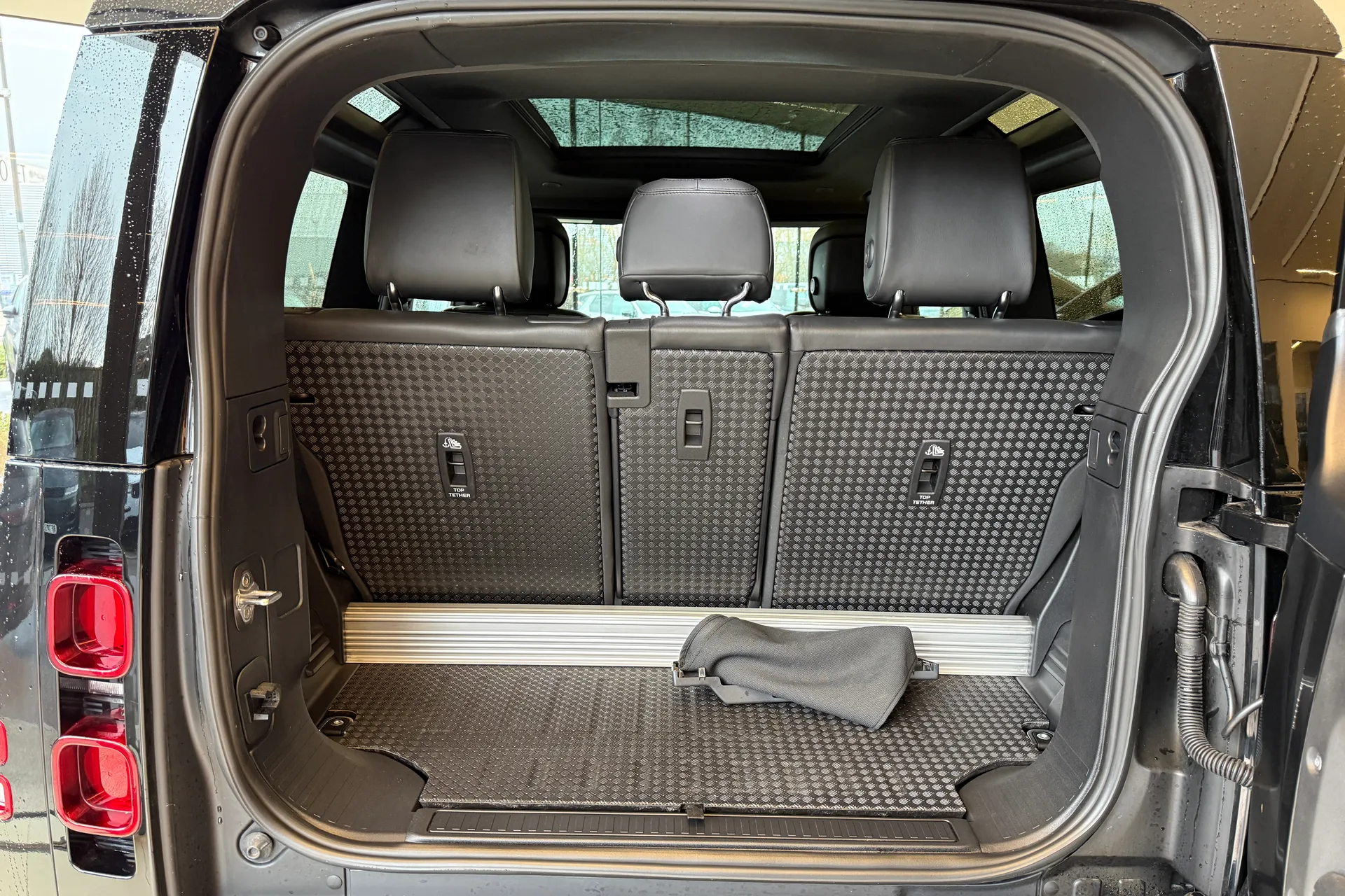 LAND ROVER DEFENDER thumbnail image number 36