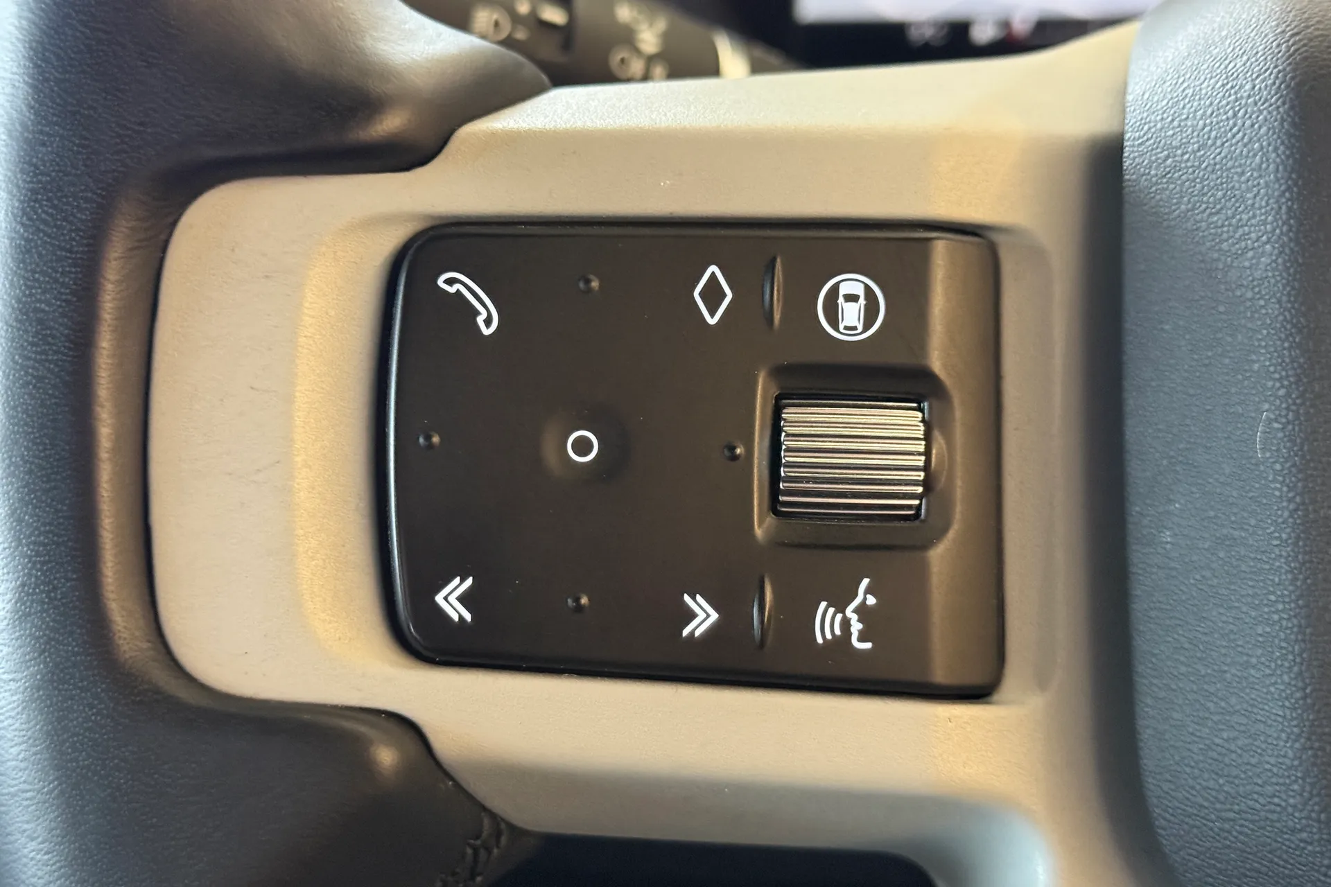 LAND ROVER DEFENDER thumbnail image number 23