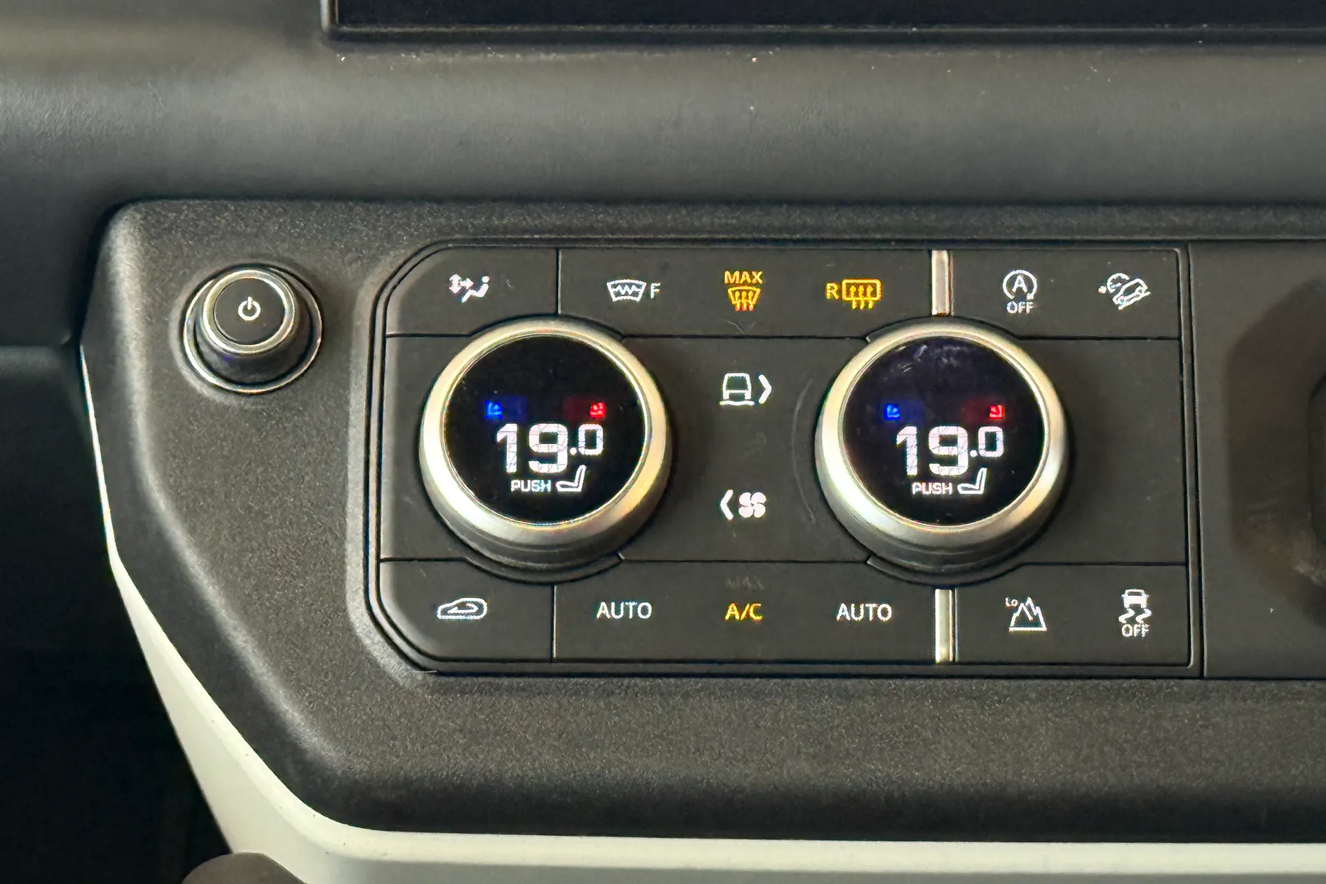 LAND ROVER DEFENDER thumbnail image number 14