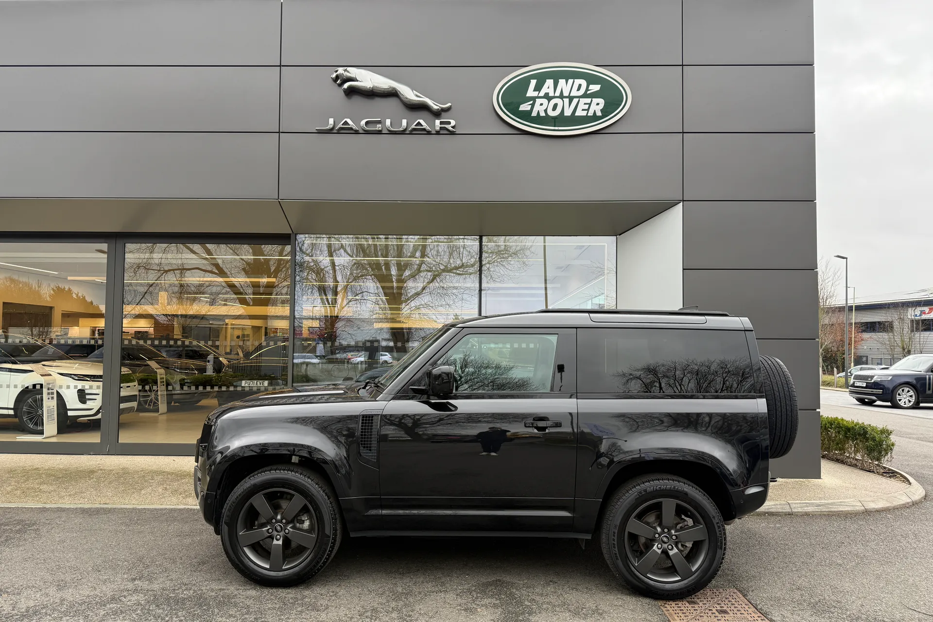 LAND ROVER DEFENDER thumbnail image number 26