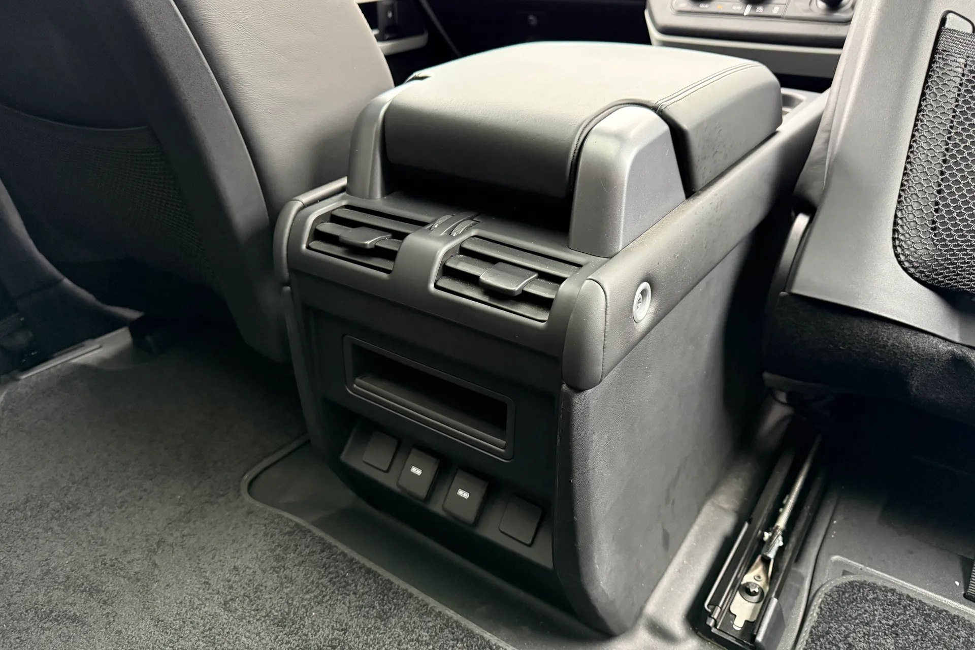 LAND ROVER DEFENDER thumbnail image number 33