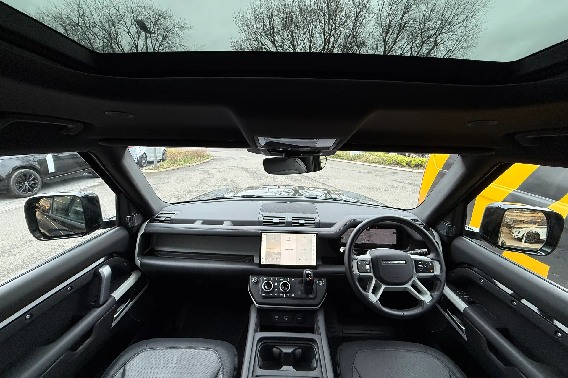 LAND ROVER DEFENDER thumbnail image number 3