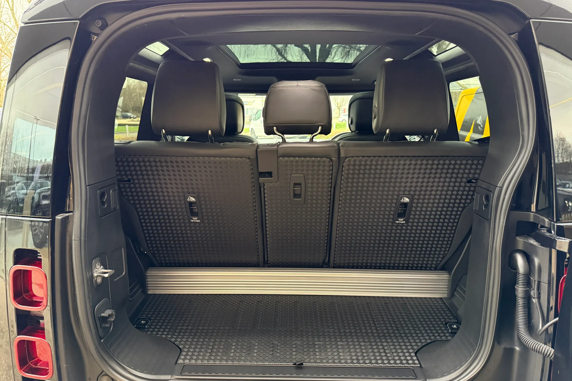 LAND ROVER DEFENDER thumbnail image number 38