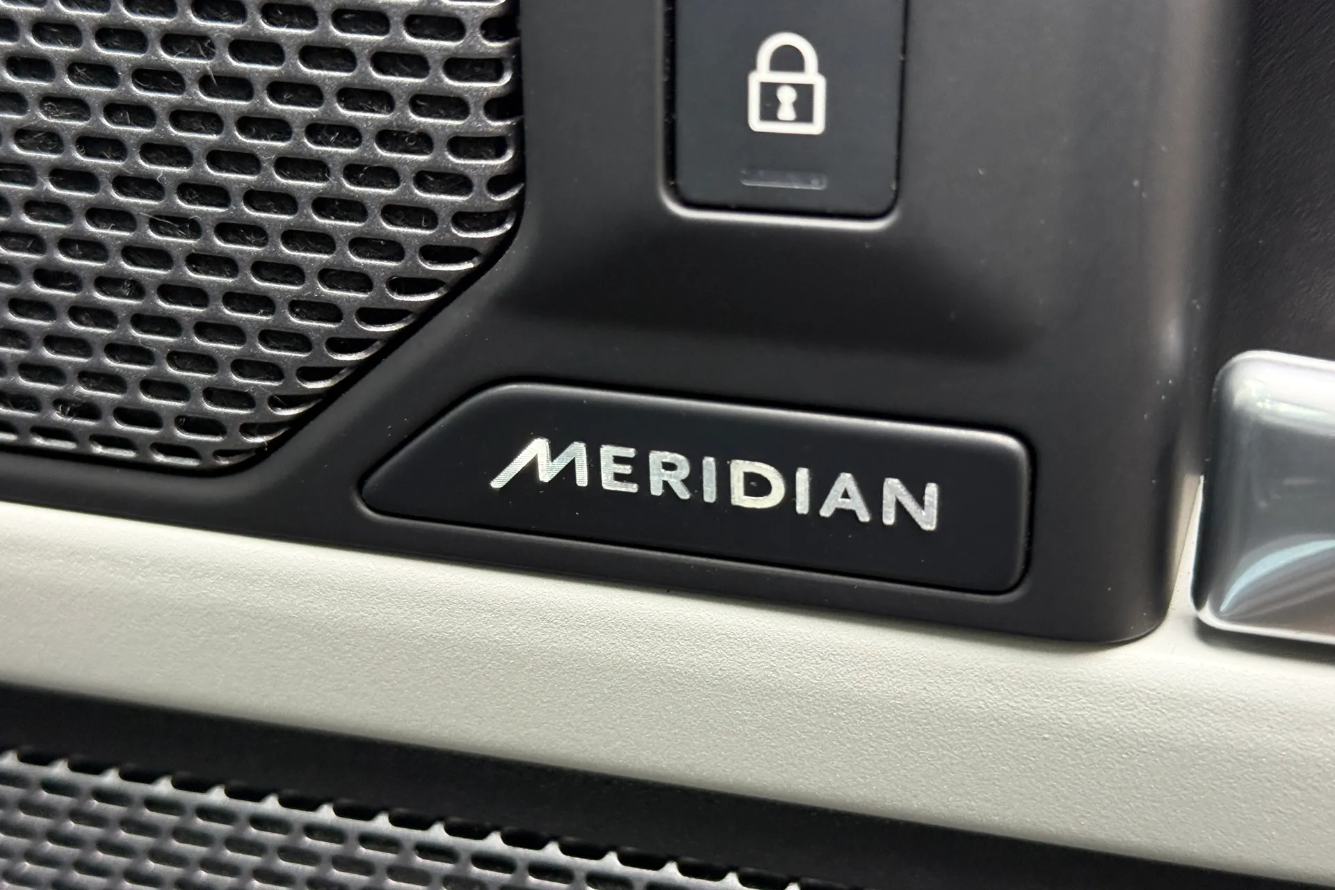 LAND ROVER DEFENDER thumbnail image number 21