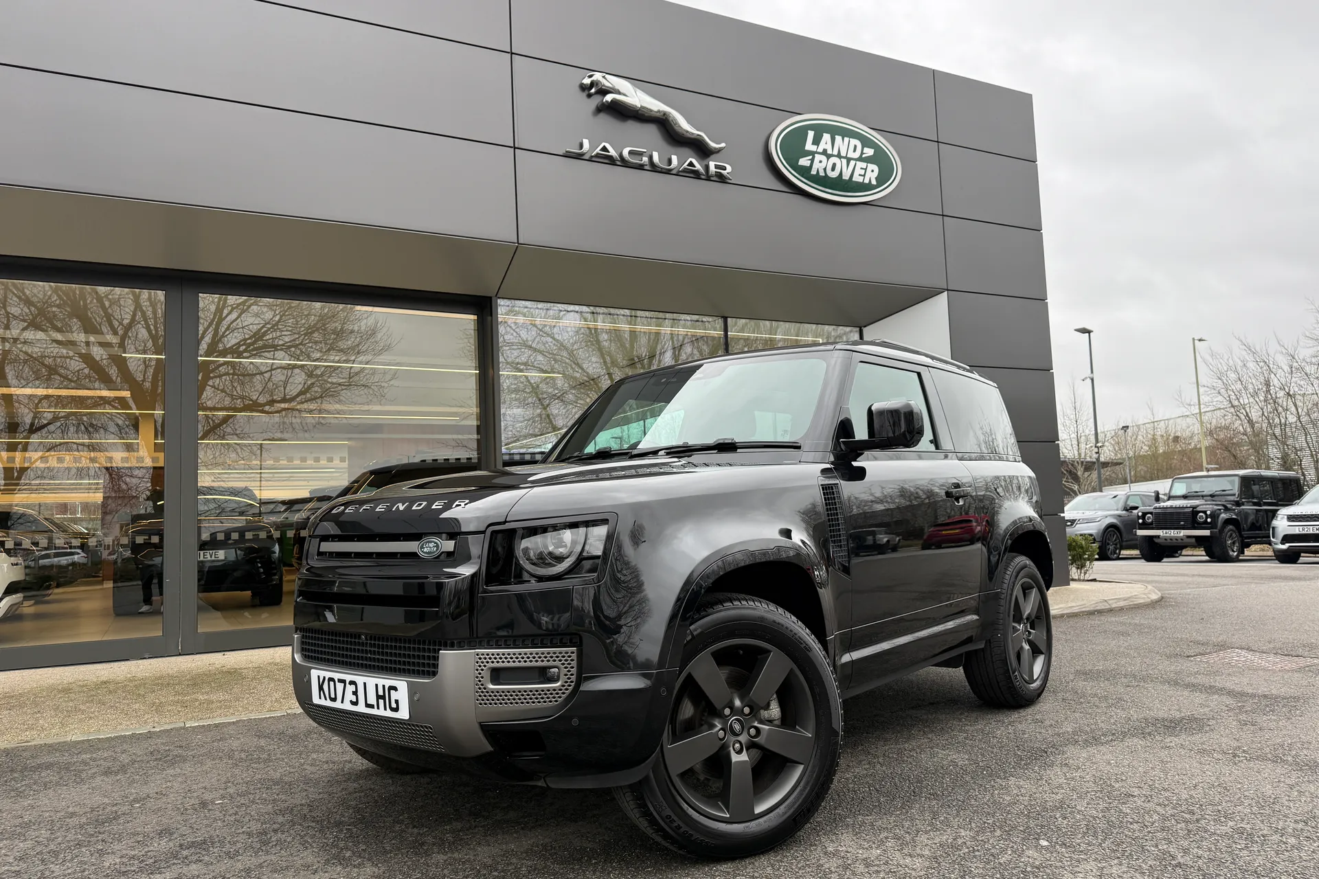 LAND ROVER DEFENDER focused image
