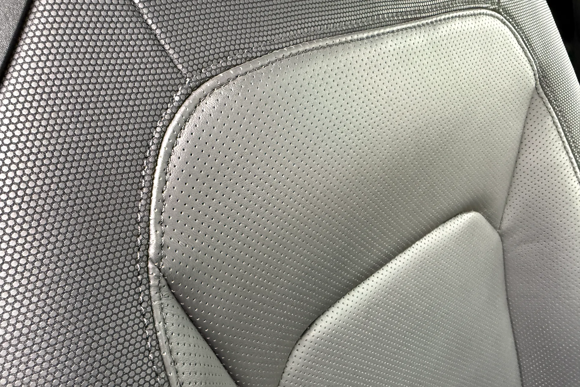 LAND ROVER DEFENDER thumbnail image number 32