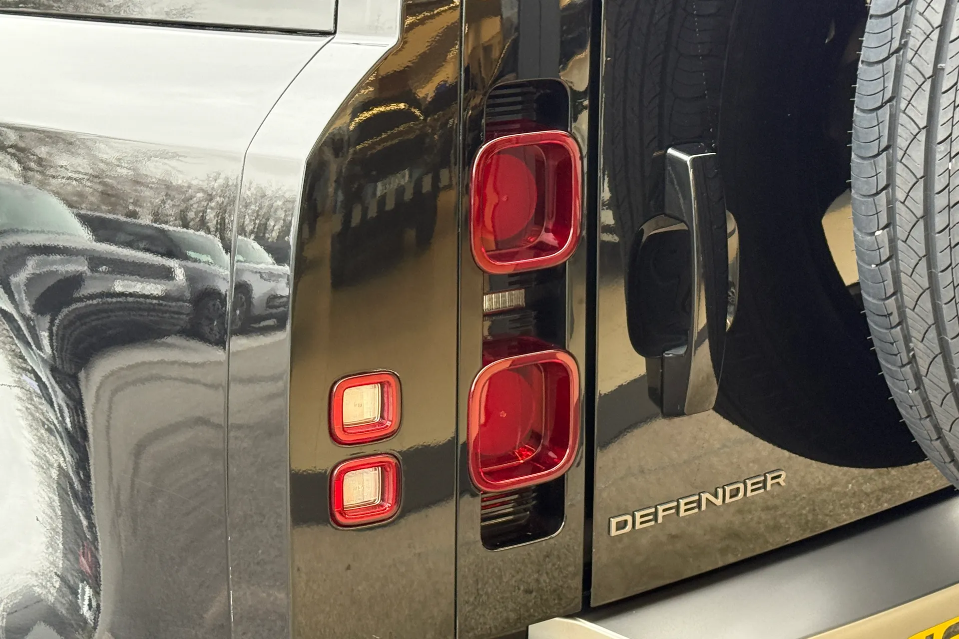 LAND ROVER DEFENDER thumbnail image number 51