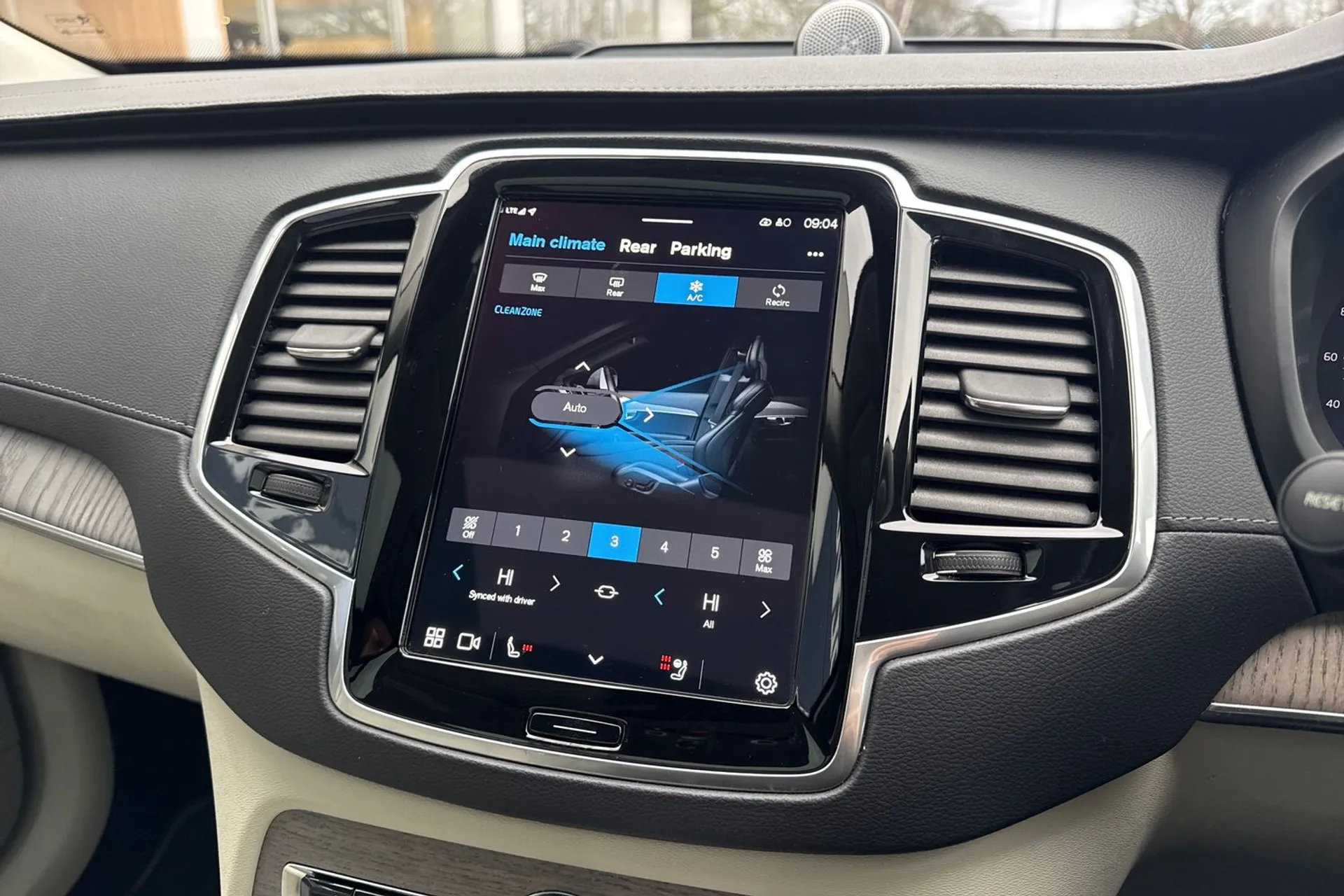 Volvo XC90 thumbnail image number 39