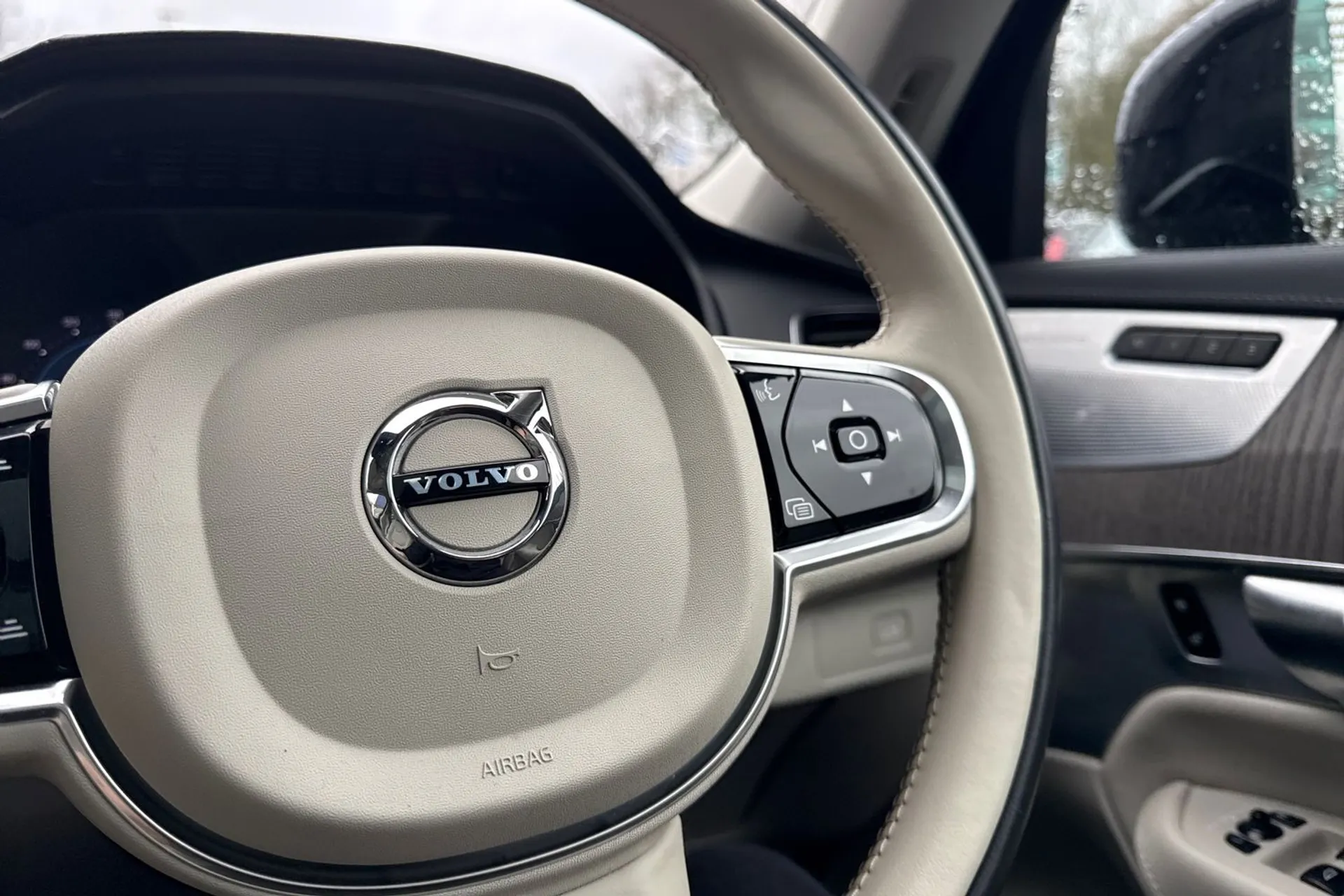 Volvo XC90 thumbnail image number 38