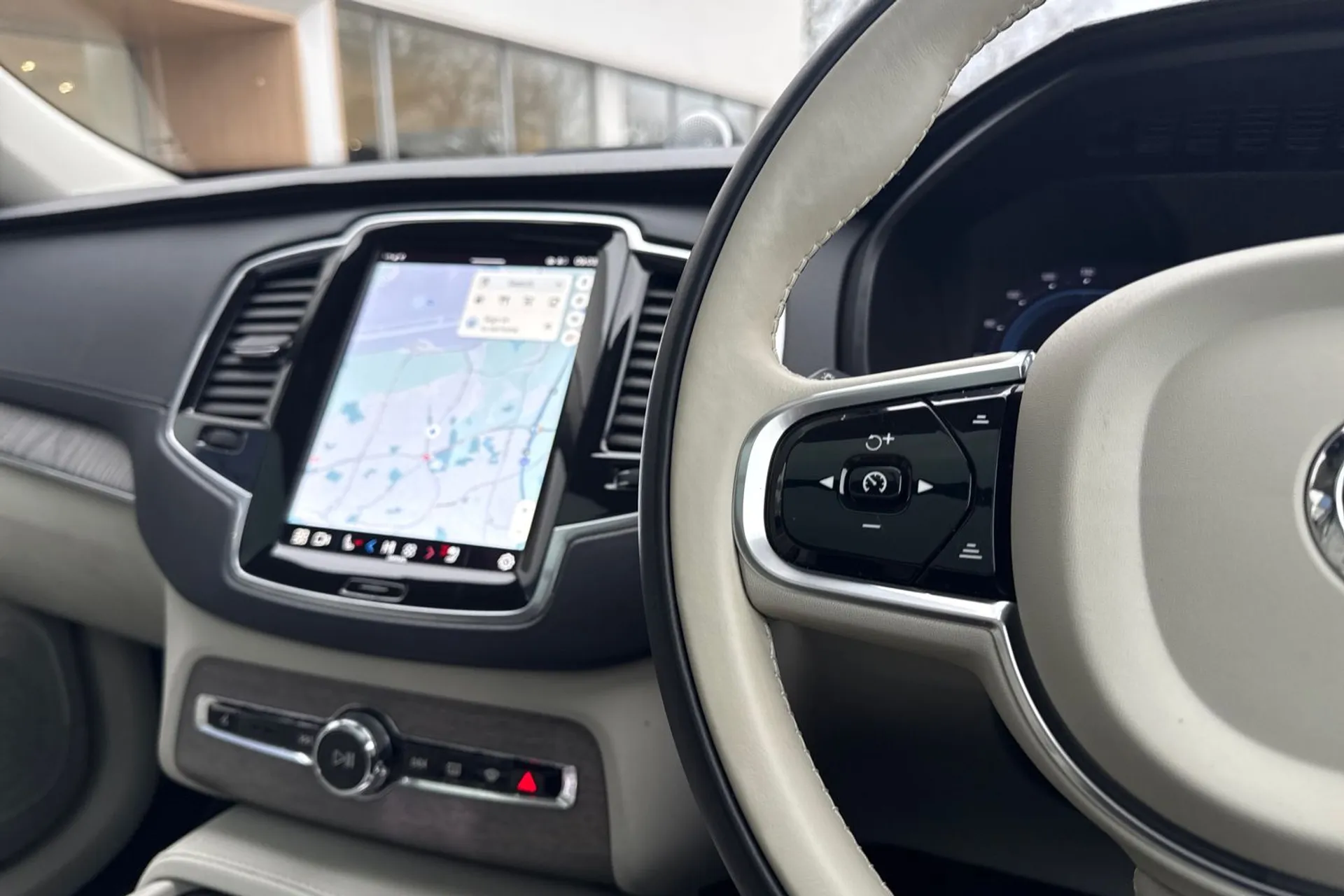 Volvo XC90 thumbnail image number 37