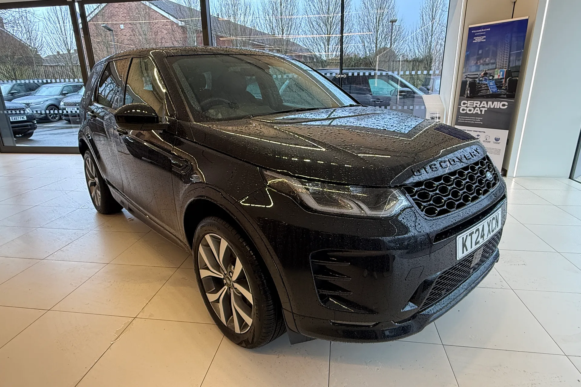 LAND ROVER DISCOVERY SPORT focused image