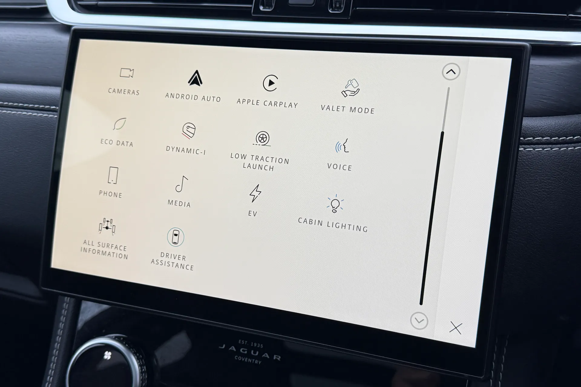 Jaguar F-PACE thumbnail image number 27