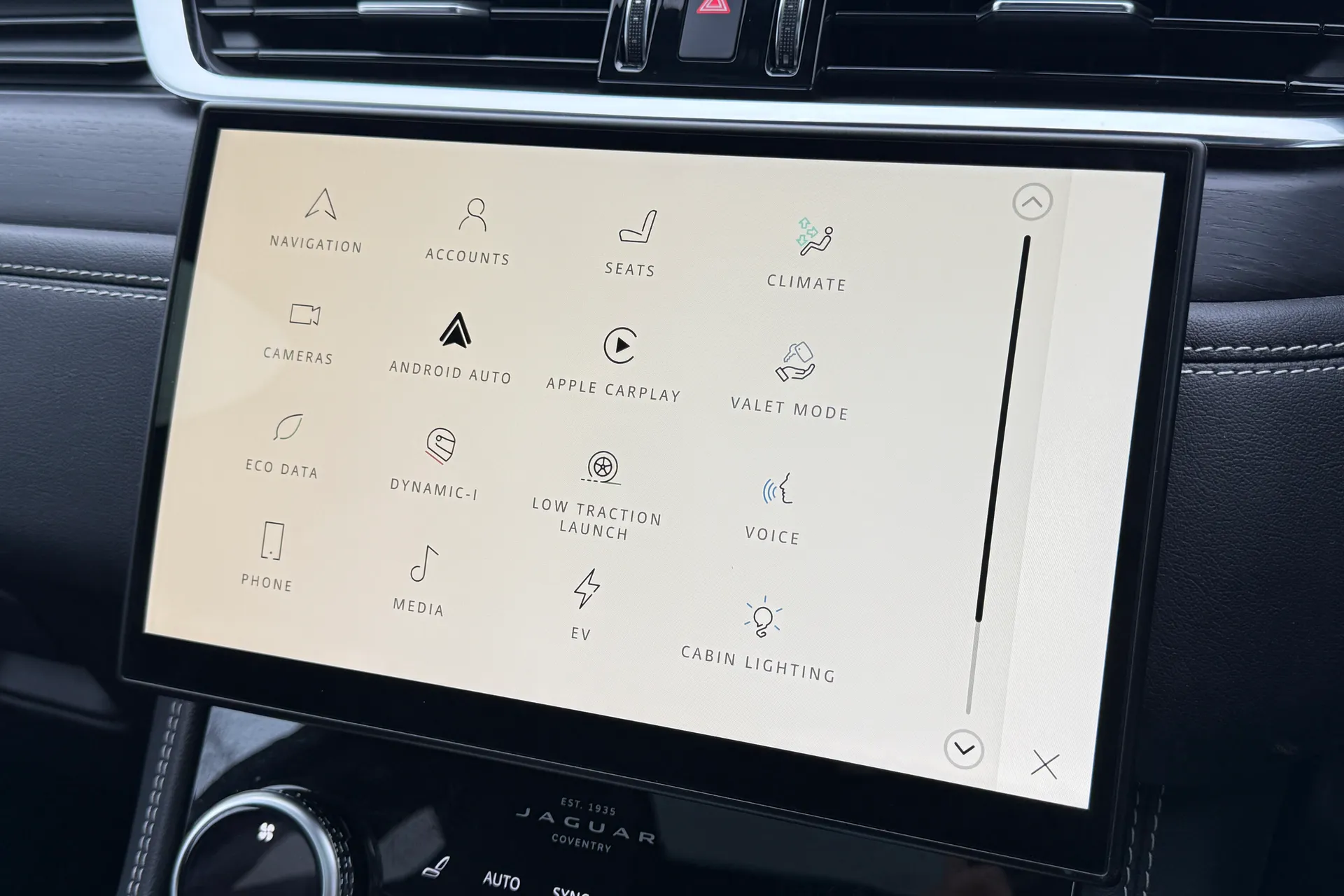 Jaguar F-PACE thumbnail image number 26