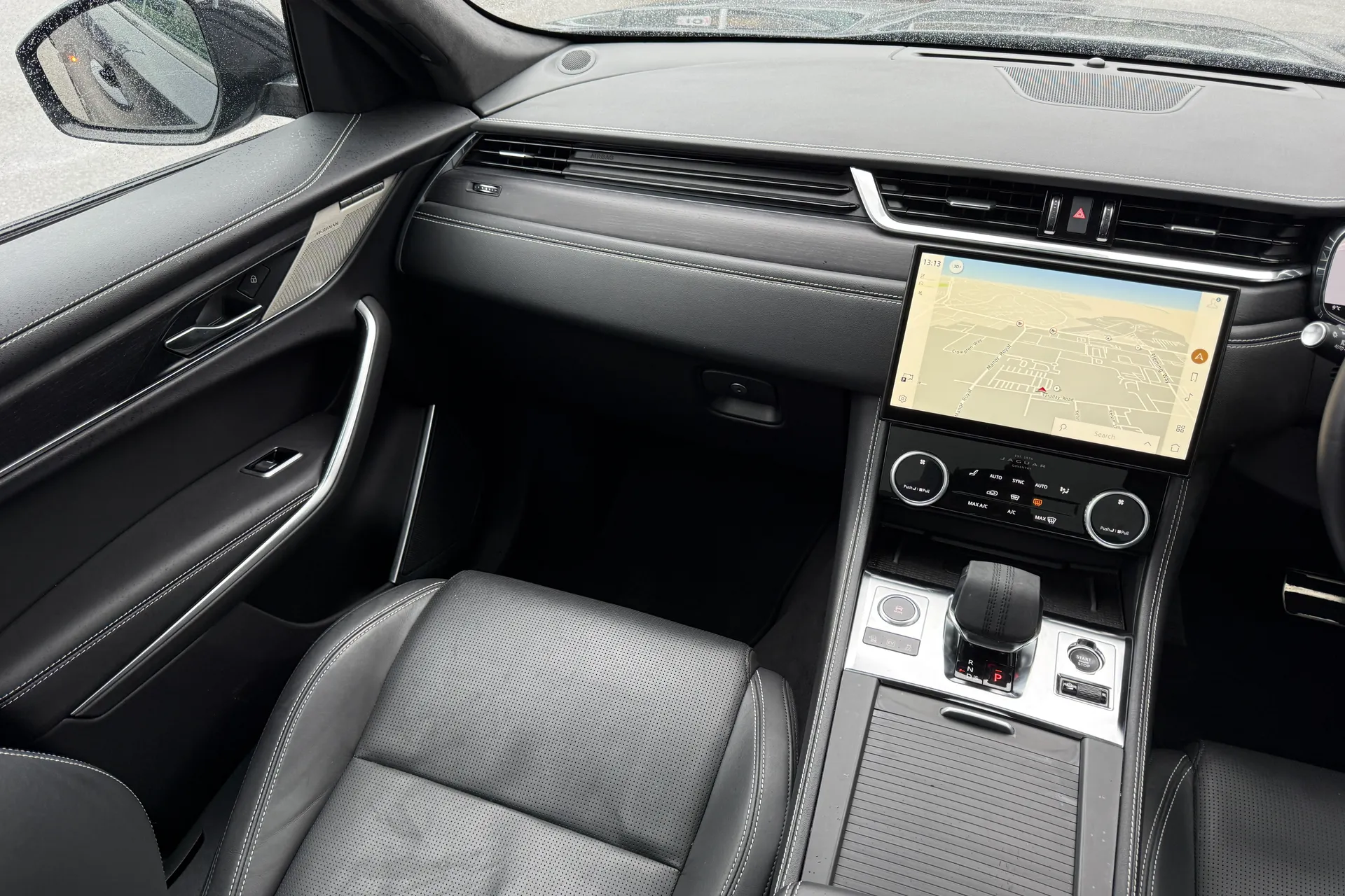 Jaguar F-PACE thumbnail image number 19