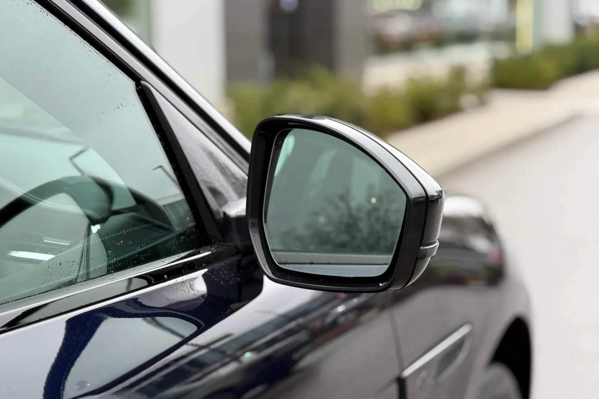 Jaguar F-PACE thumbnail image number 11