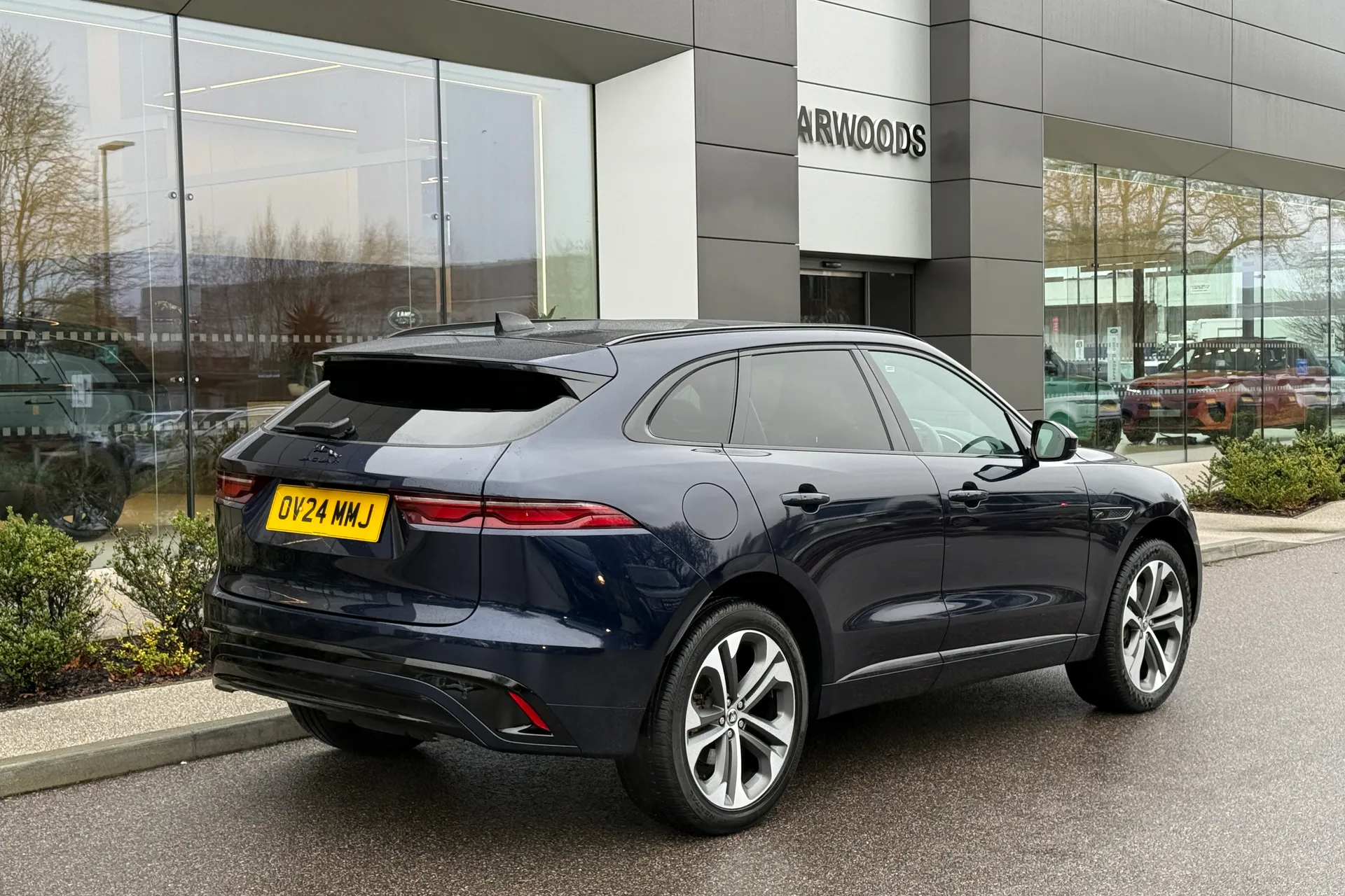Jaguar F-PACE thumbnail image number 10