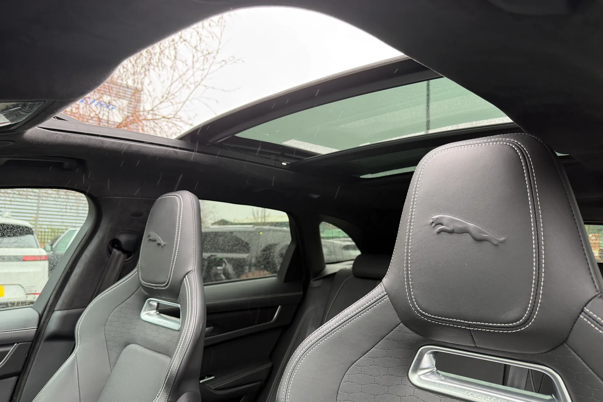 Jaguar F-PACE thumbnail image number 4